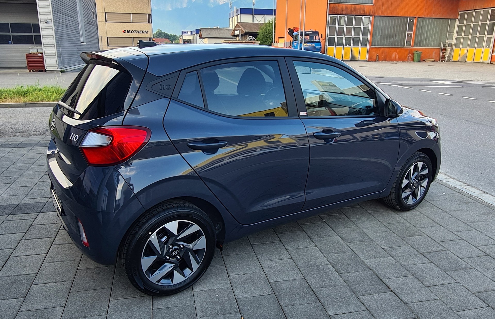 HYUNDAI i10 1.2 Amplia Aut.-image-3