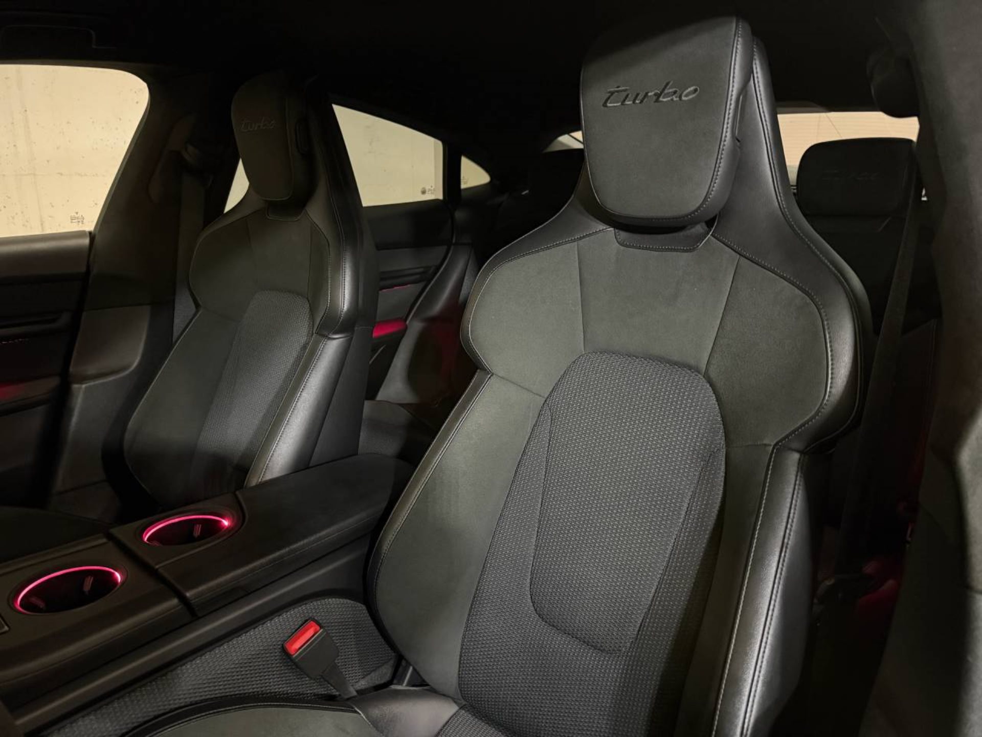 PORSCHE Taycan Turbo-image-10