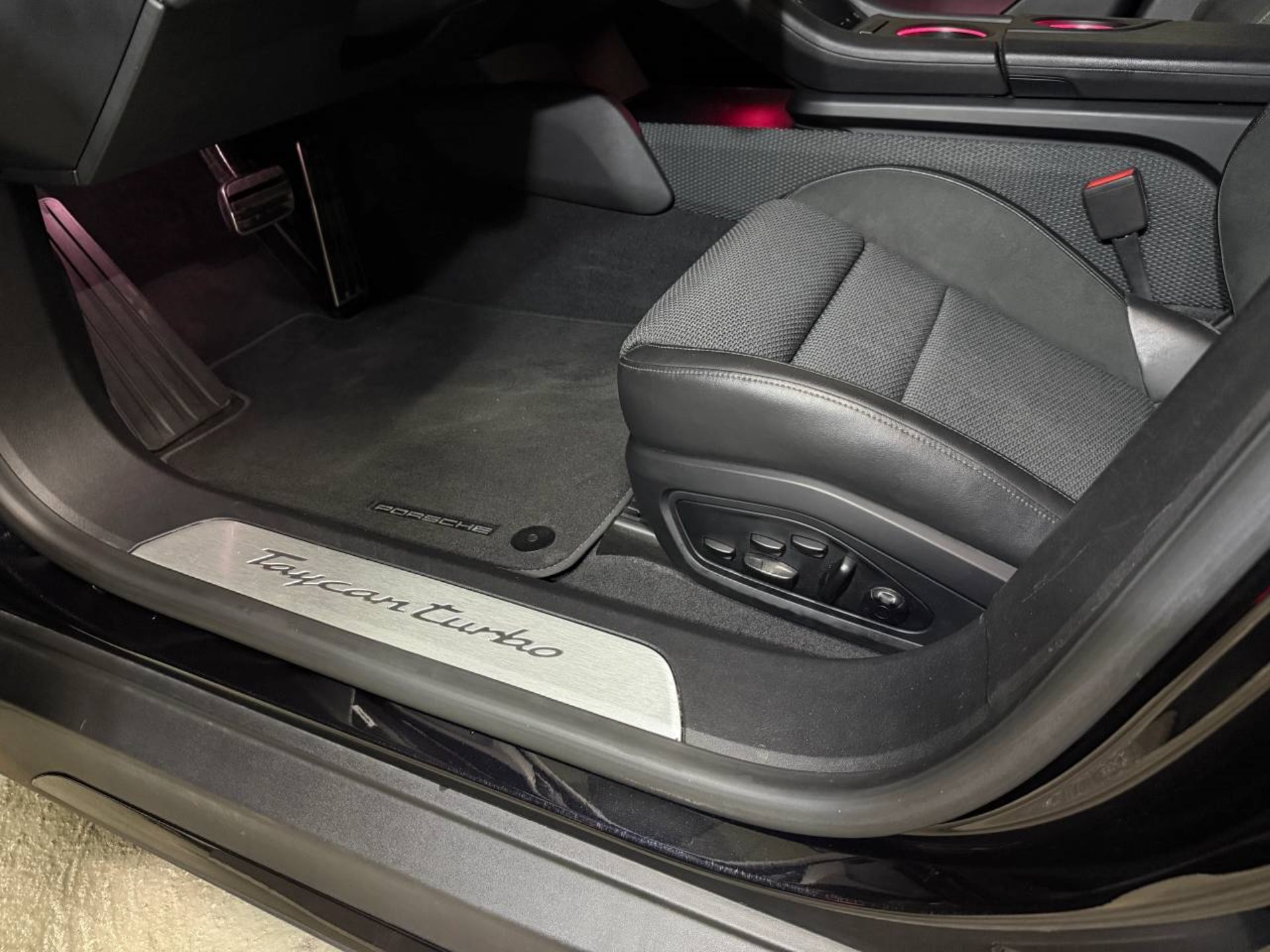 PORSCHE Taycan Turbo-image-23