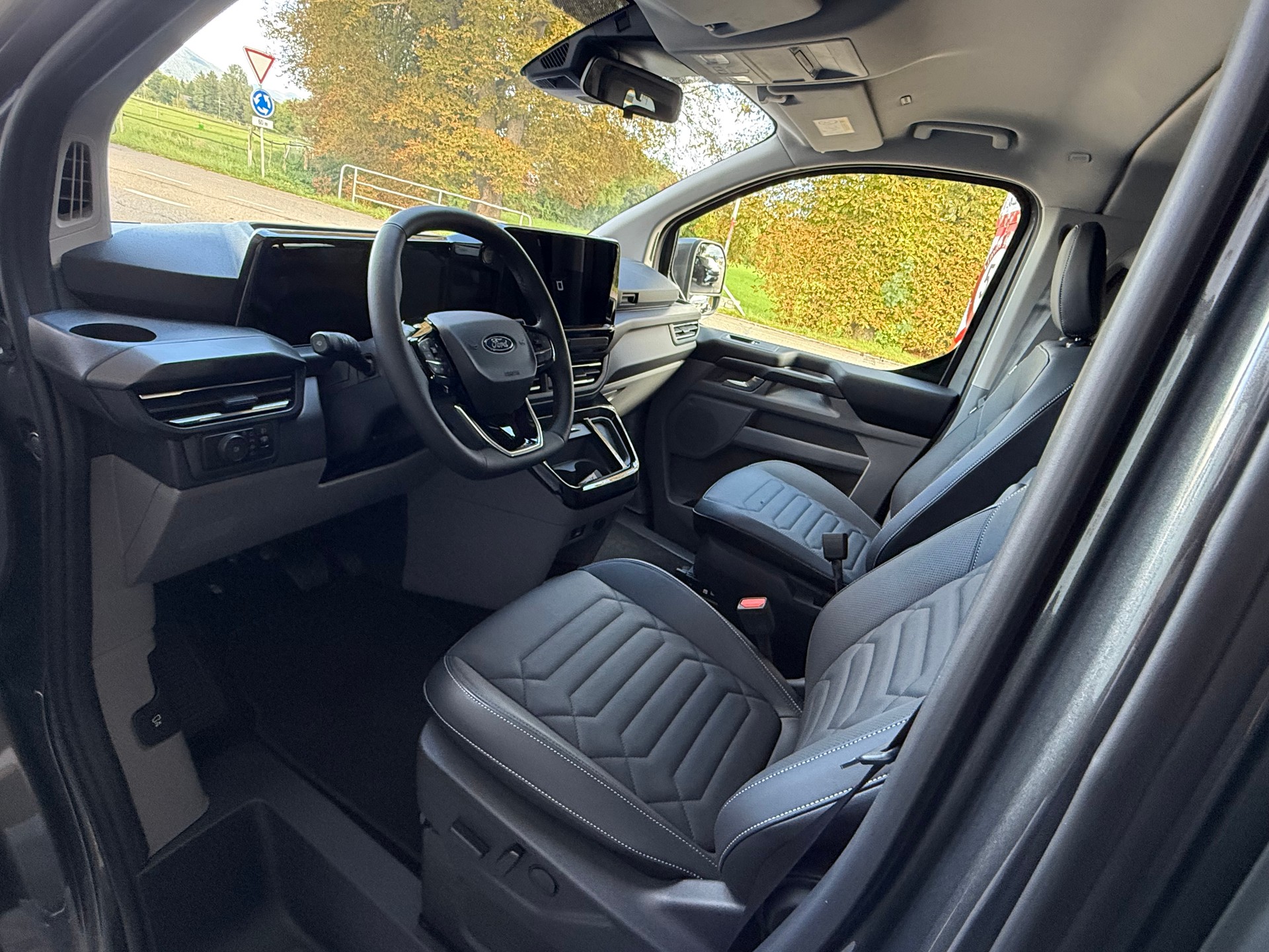 FORD Tourneo Bus 320 L2H1 TitaniumX VENDUE / VERKAUFT-image-9