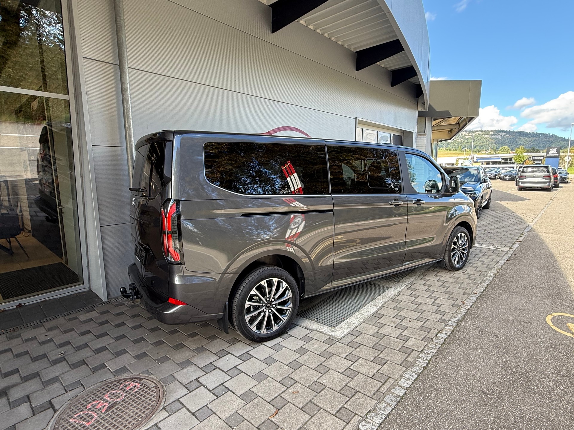 FORD Tourneo Bus 320 L2H1 TitaniumX VENDUE / VERKAUFT-image-3