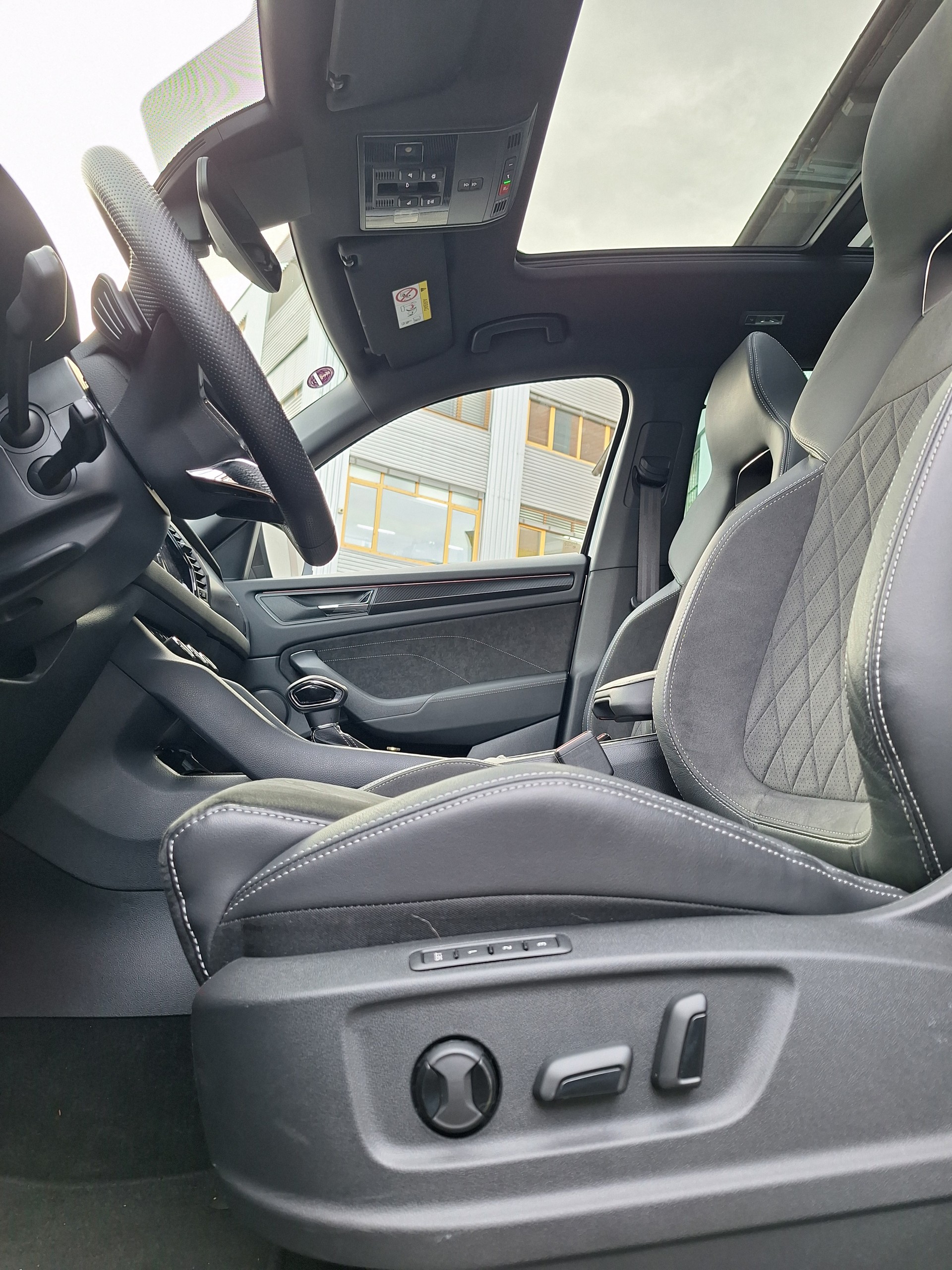 SKODA Kodiaq 2.0 TSI 4x4 SportLine-image-8