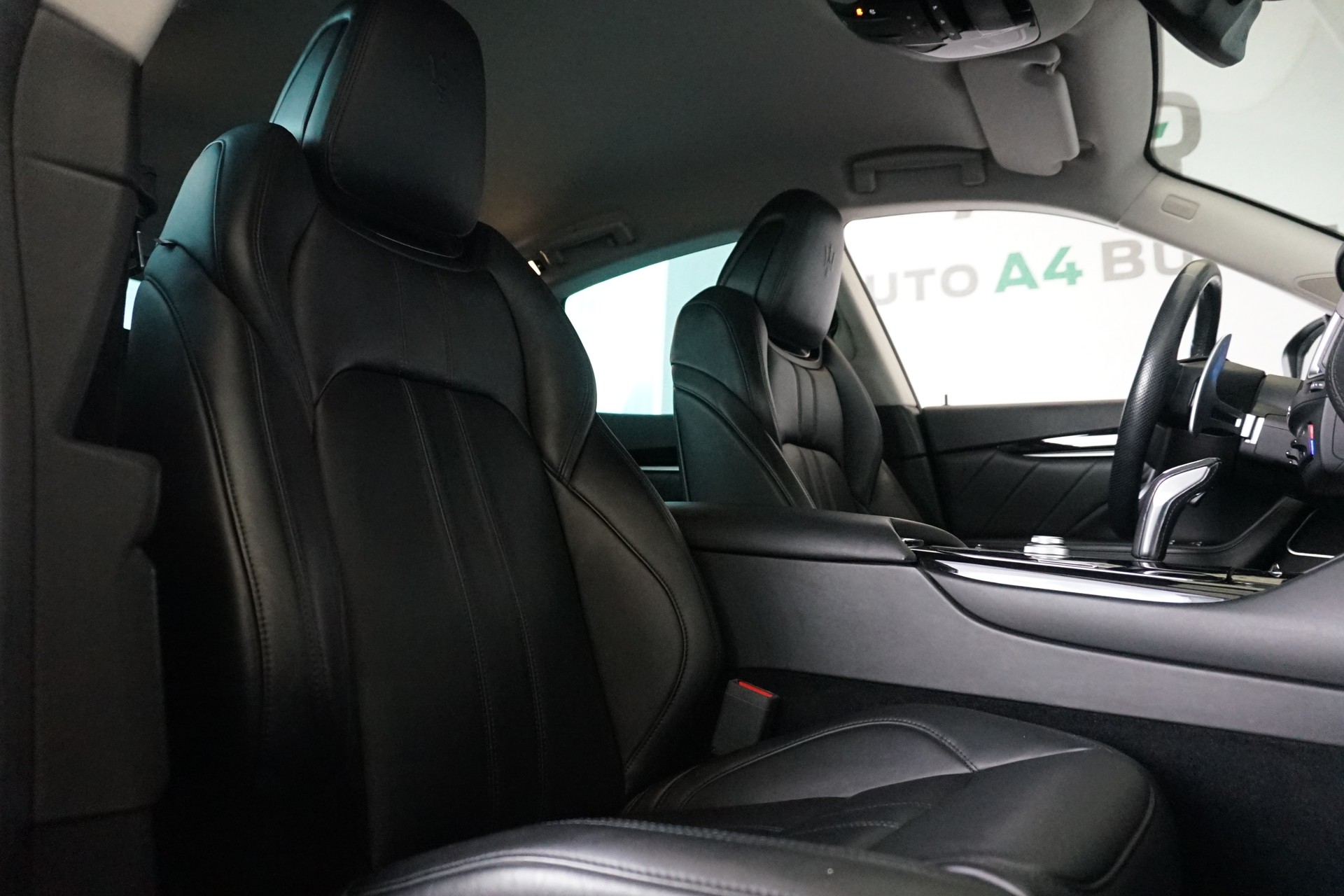 MASERATI Levante 3.0 V6 4WD GranSport Automatica-image-18