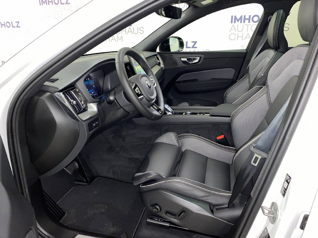 VOLVO XC60 2.0 T6 TE Black Edition eAWD-image-15