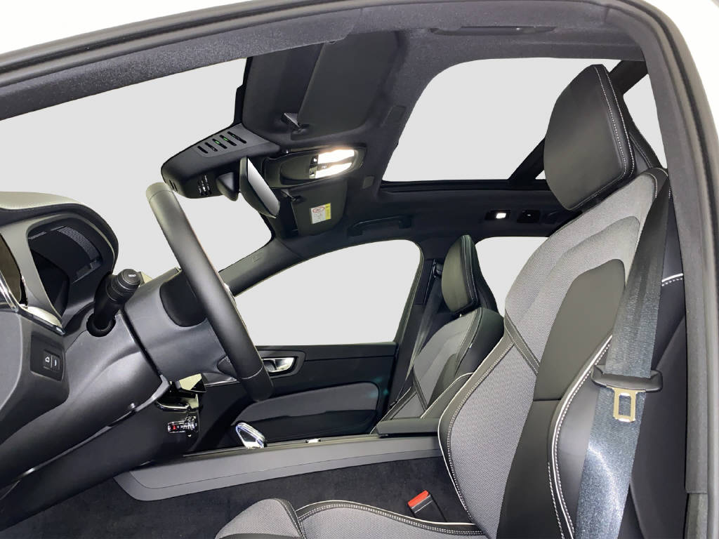 VOLVO XC60 2.0 T6 TE Black Edition eAWD-image-6
