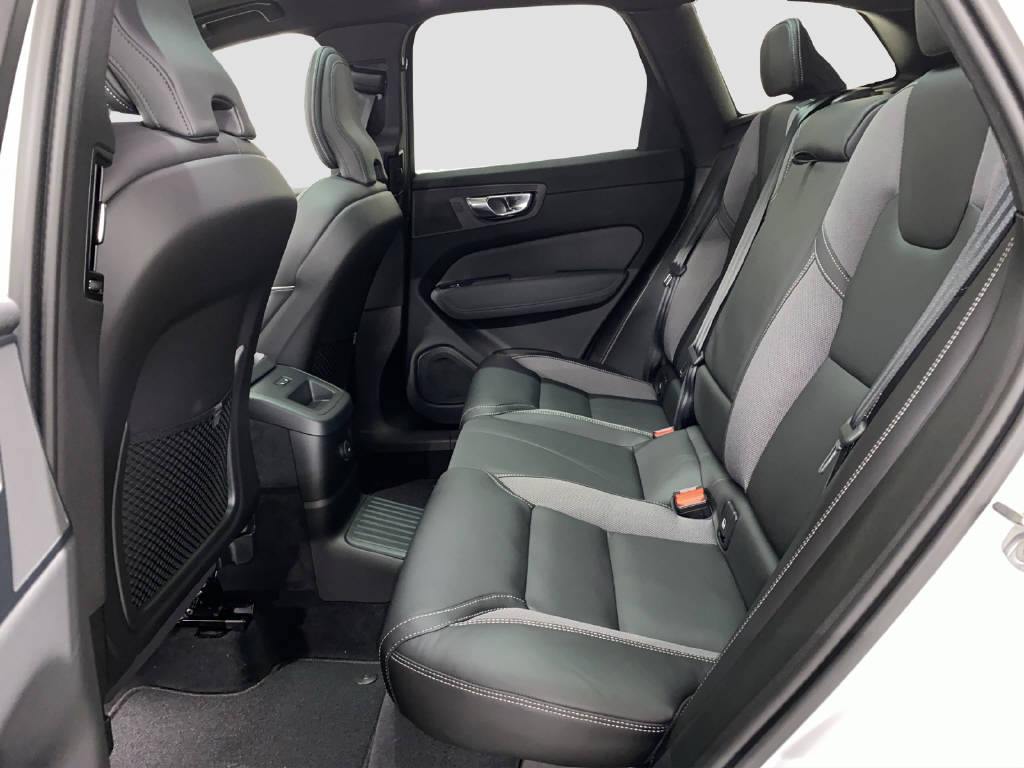 VOLVO XC60 2.0 T6 TE Black Edition eAWD-image-12