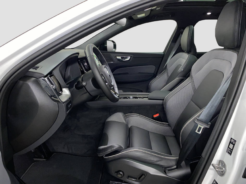 VOLVO XC60 2.0 T6 TE Black Edition eAWD-image-5