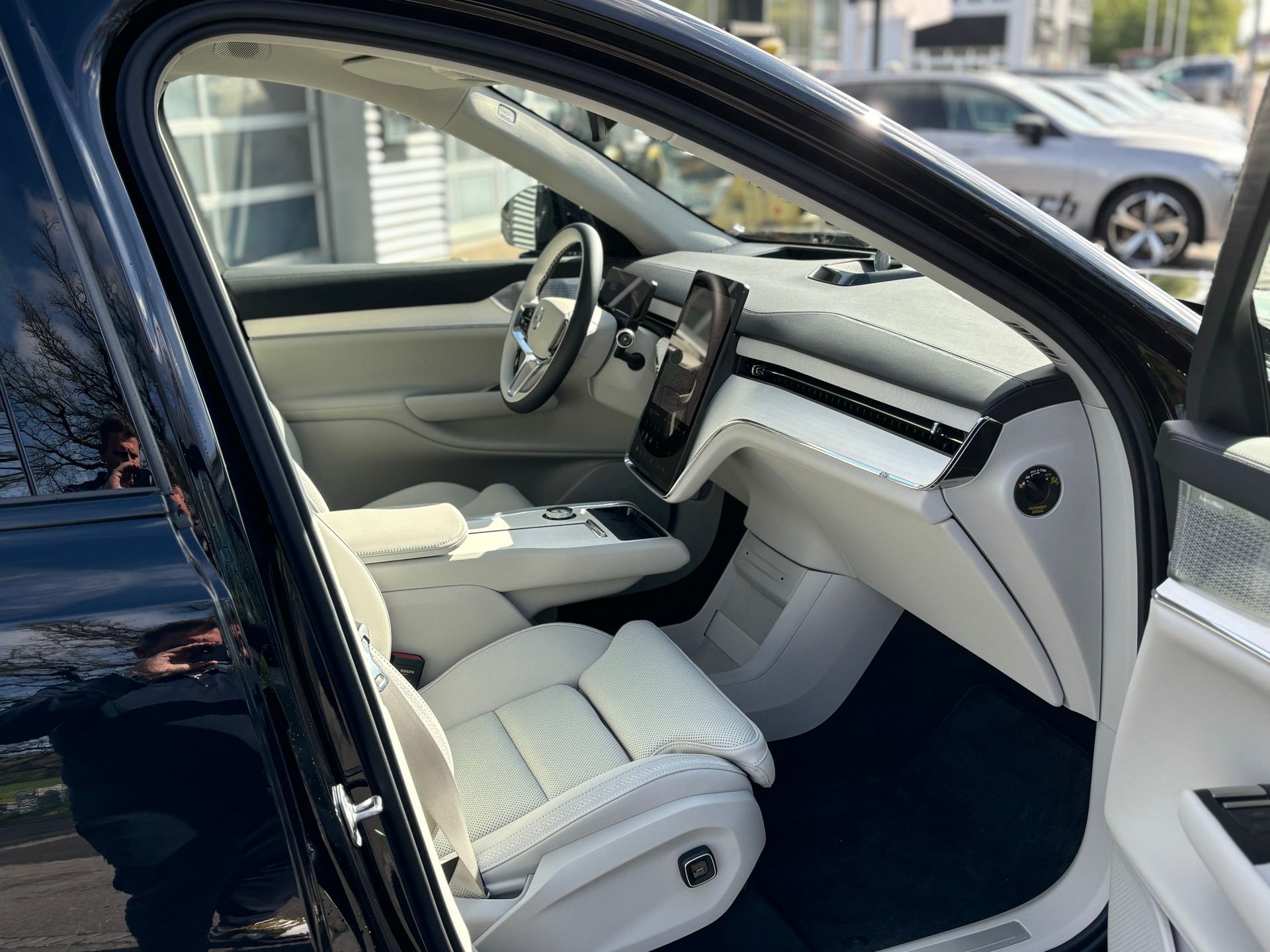 VOLVO EX90 Twin Ultra AWD-image-6