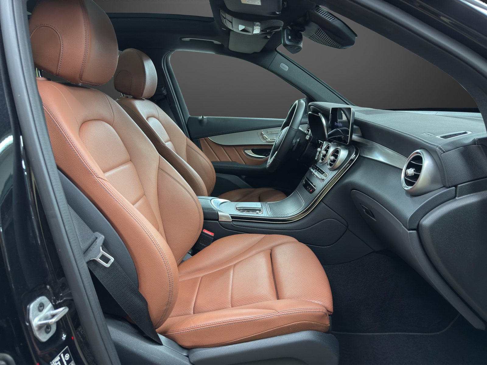 MERCEDES-BENZ GLC 300 e AMG Line 4Matic-image-11