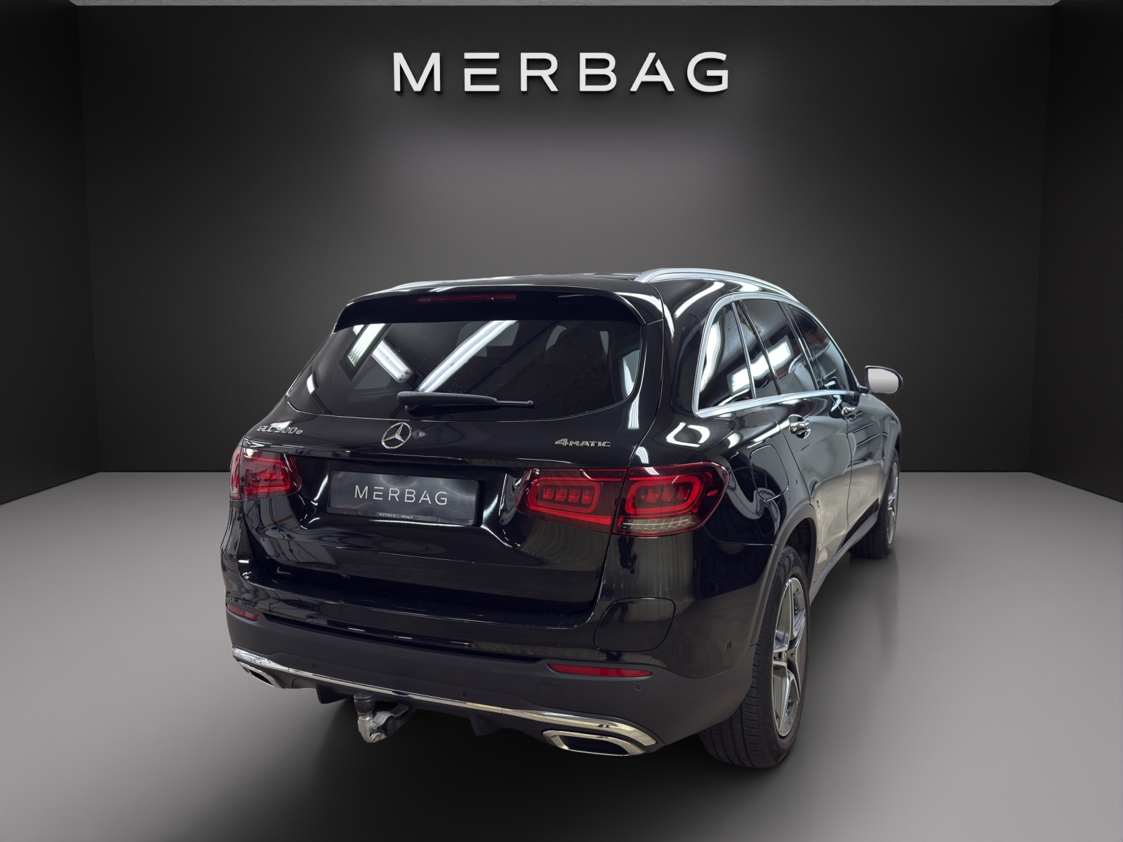 MERCEDES-BENZ GLC 300 e AMG Line 4Matic-image-4