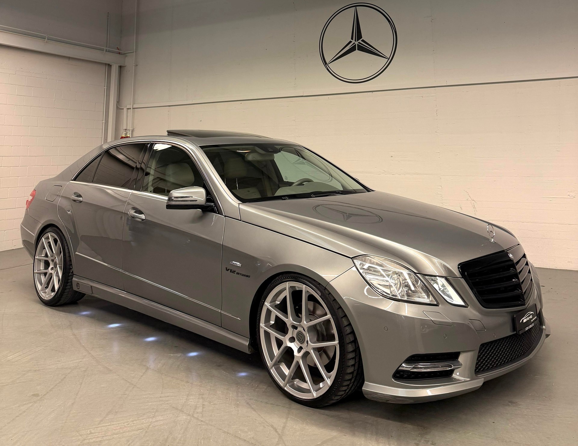 MERCEDES-BENZ E 350 CDI ( Limited Grey Black Brabus Bodykit ) BlueEfficiency 7G-Tronic-showroom-element-1