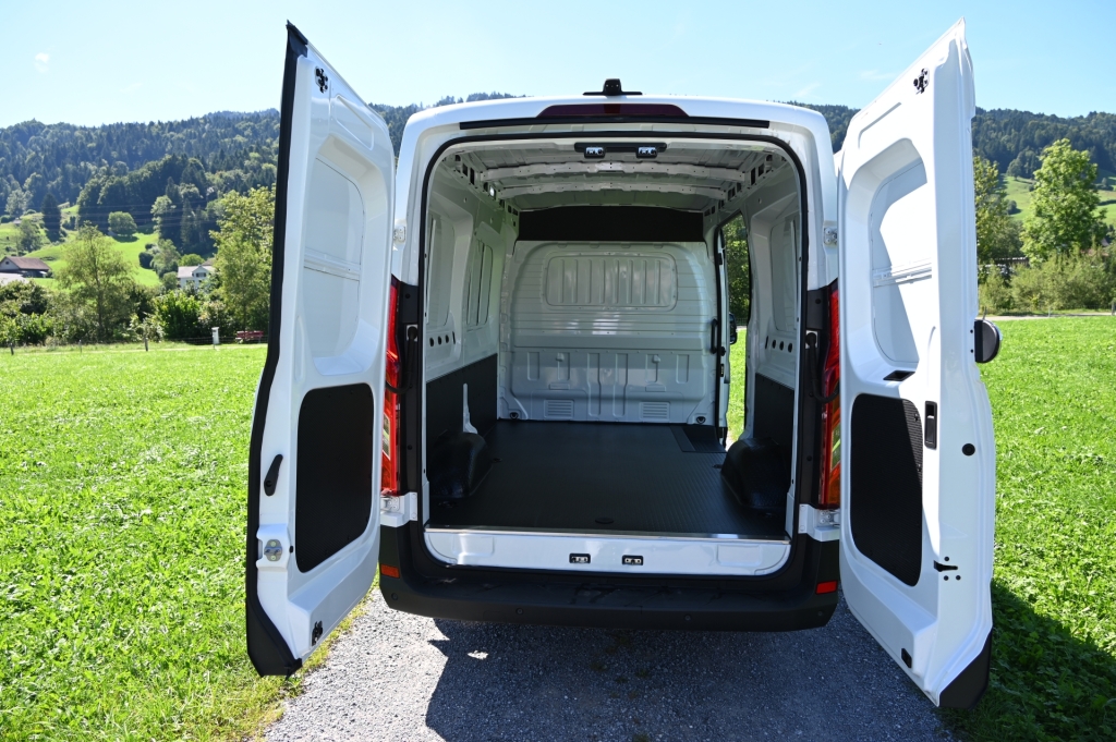 MAXUS eDeliver 9 L2H2 72kWh-image-9