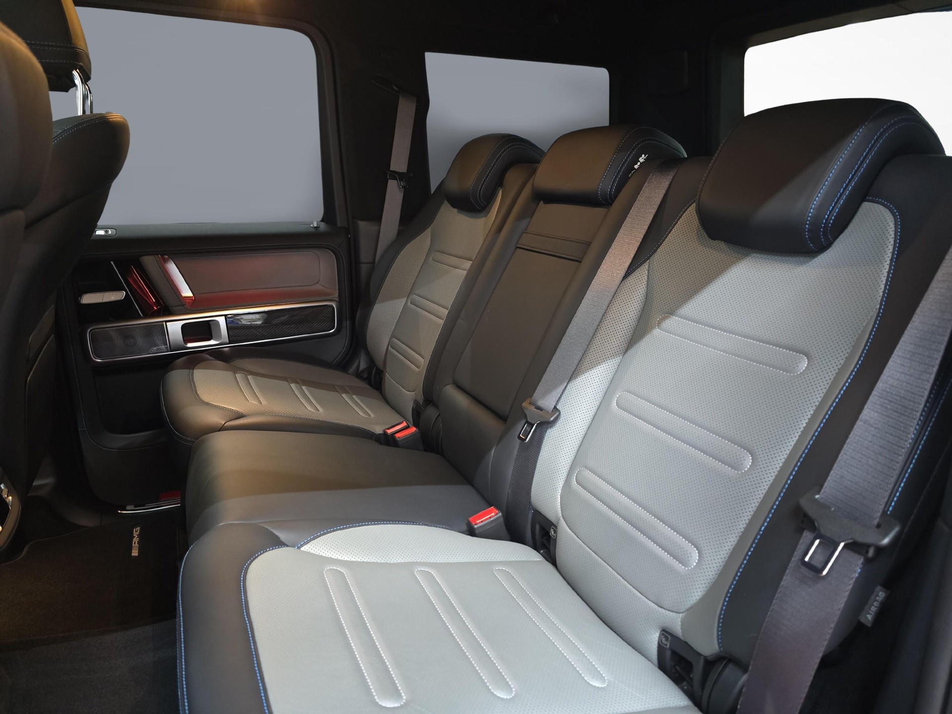 MERCEDES-BENZ G 580 EQ Technology EDITION ONE AMG Line-image-8