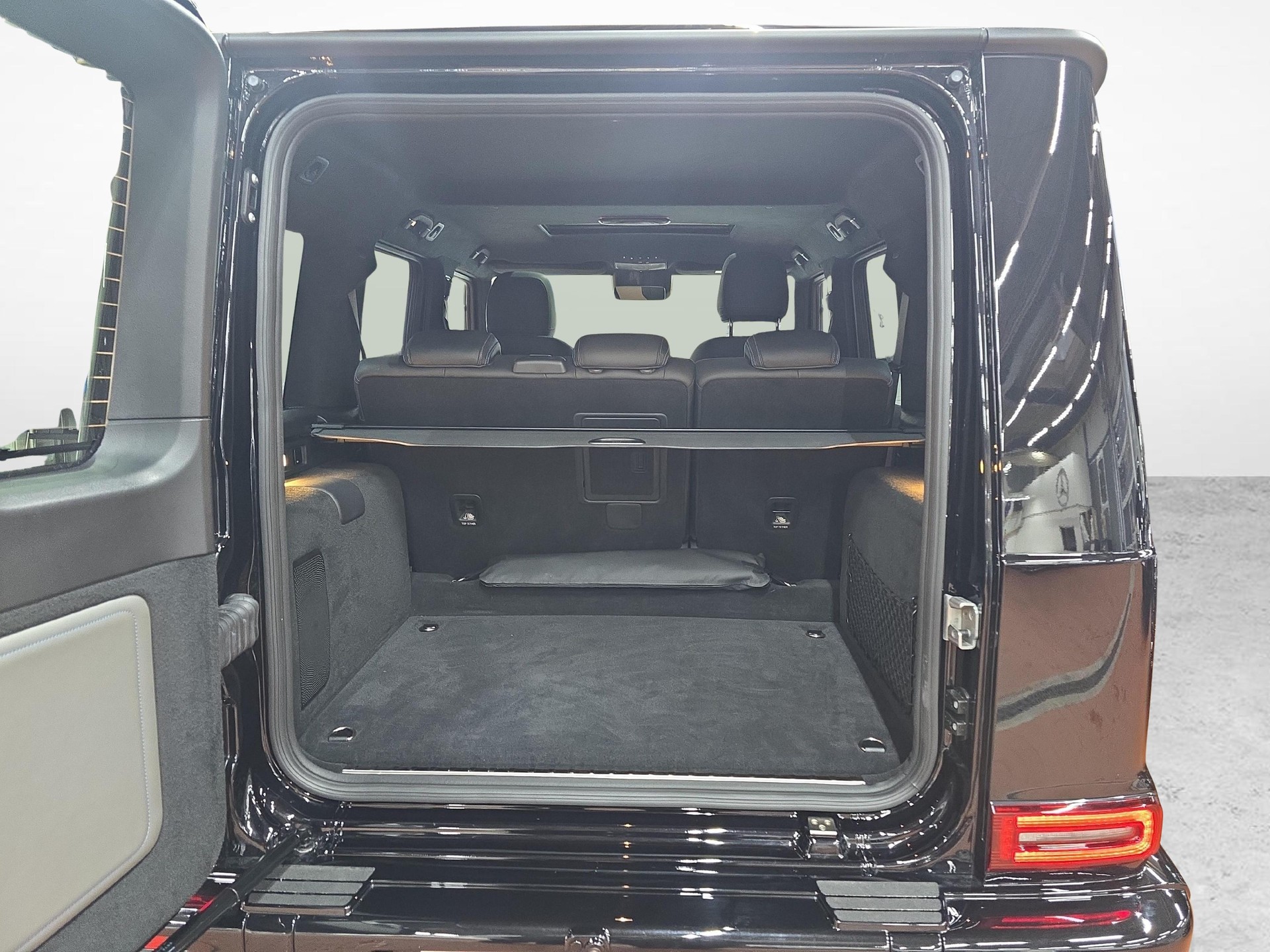 MERCEDES-BENZ G 580 EQ Technology EDITION ONE AMG Line-image-9