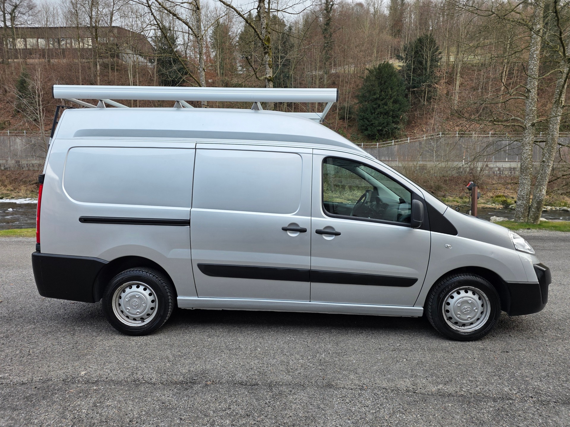 TOYOTA Proace 2.0D *** Hochdach *** AHK 2'000kg *** Klima *** Dachträger *** YouTube: https://youtu.be/4hmpOqQsVdw?si=-QhVw01EVR8SJZfs-image-3