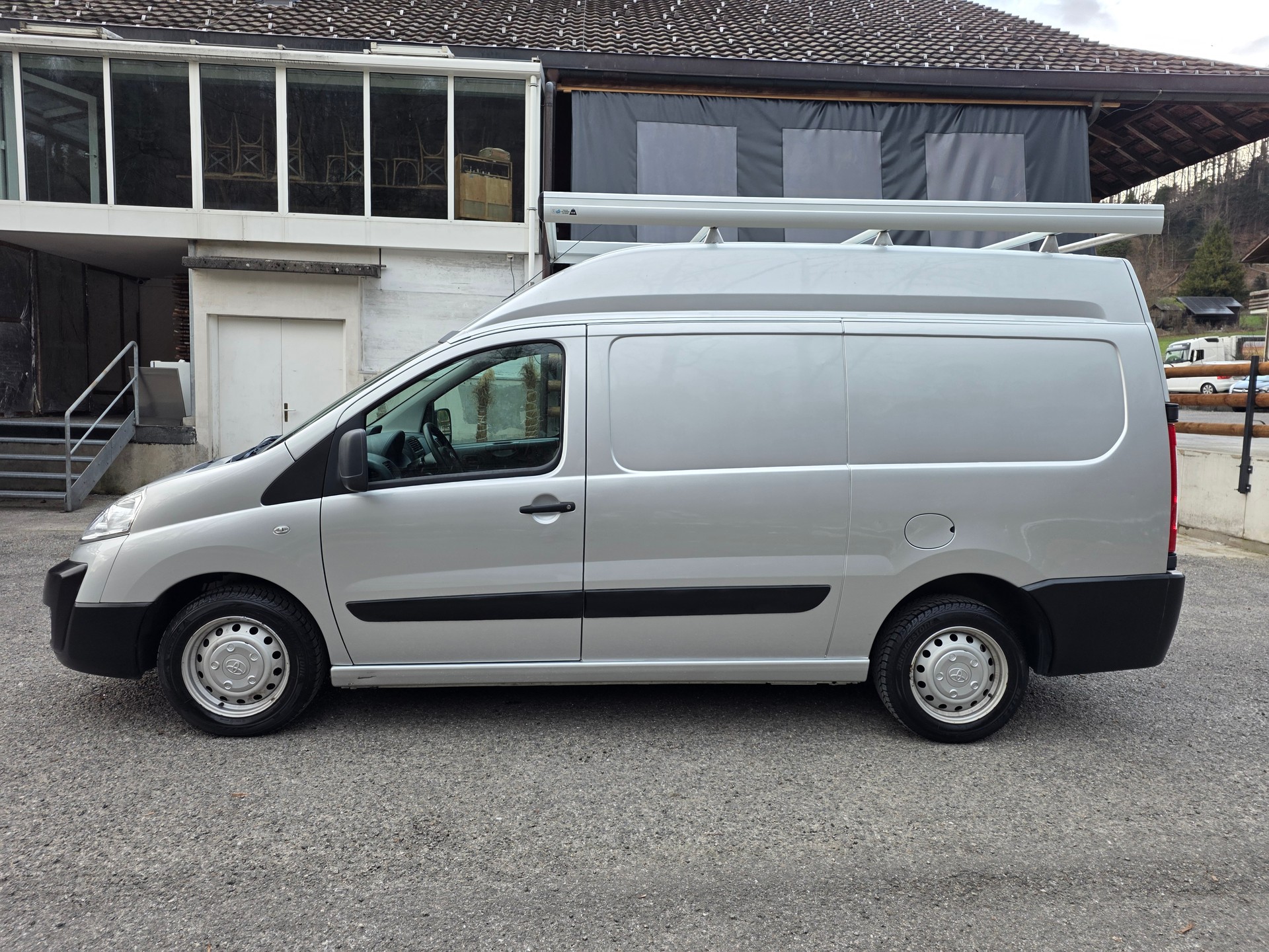TOYOTA Proace 2.0D *** Hochdach *** AHK 2'000kg *** Klima *** Dachträger *** YouTube: https://youtu.be/4hmpOqQsVdw?si=-QhVw01EVR8SJZfs-image-4