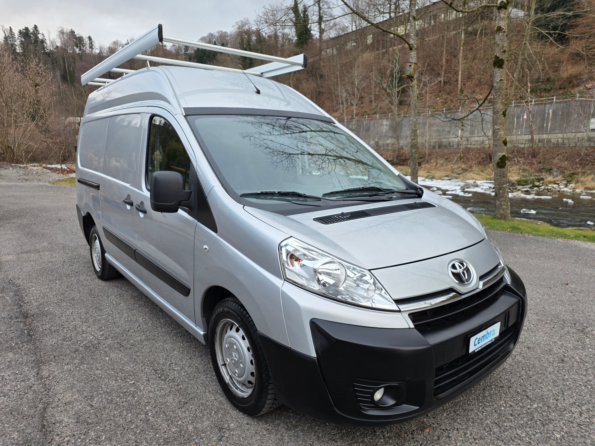 TOYOTA Proace 2.0D *** Hochdach *** AHK 2'000kg *** Klima *** Dachträger *** YouTube: https://youtu.be/4hmpOqQsVdw?si=-QhVw01EVR8SJZfs-image-0