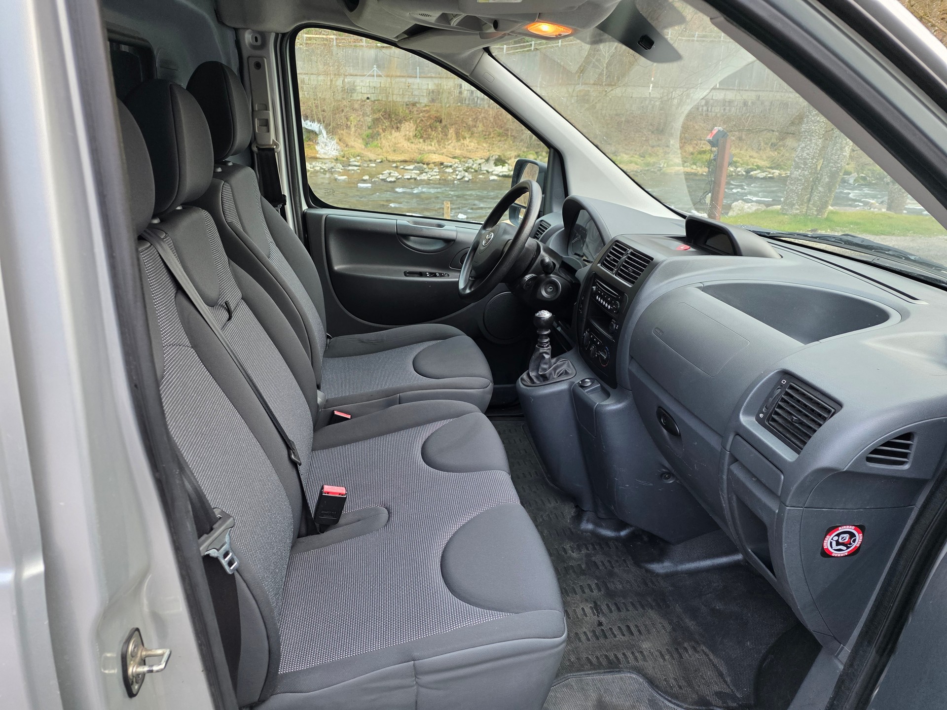 TOYOTA Proace 2.0D *** Hochdach *** AHK 2'000kg *** Klima *** Dachträger *** YouTube: https://youtu.be/4hmpOqQsVdw?si=-QhVw01EVR8SJZfs-image-9