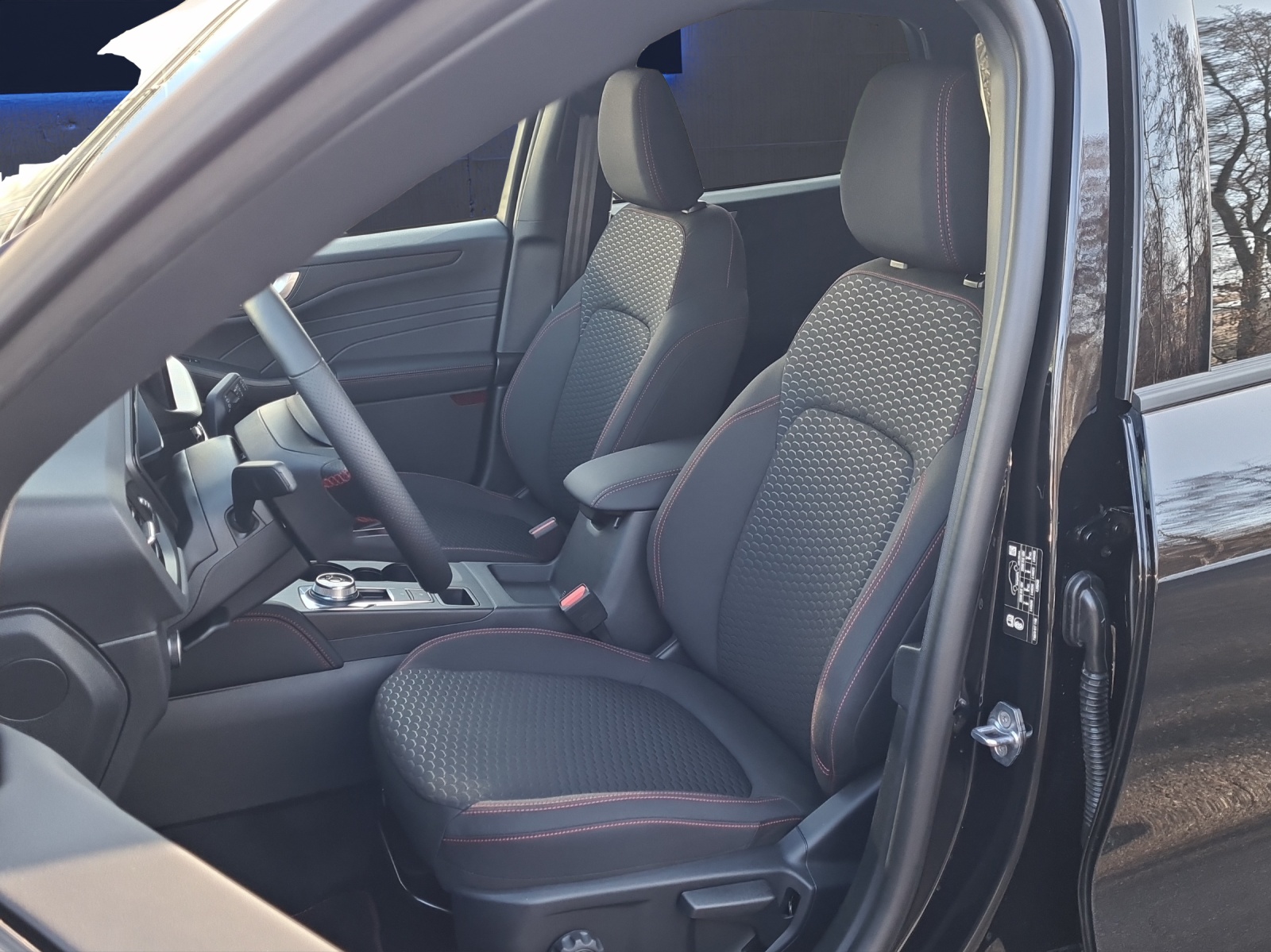 FORD Kuga 2.5i FHEV FULL-HYBRID 183 PS ST-Line 4x4 AUTOMAT-image-6