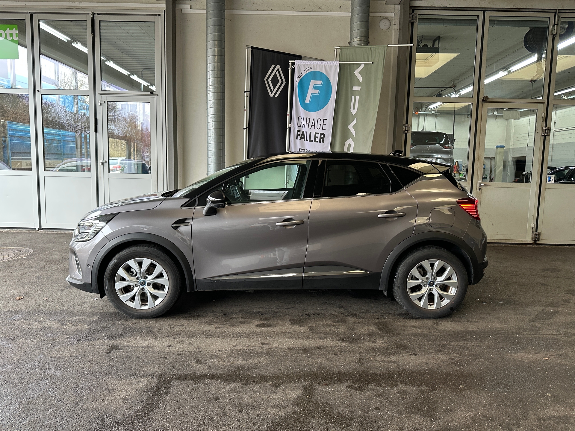 RENAULT Captur 1.6 E-Tech Plug-in Intens-image-1