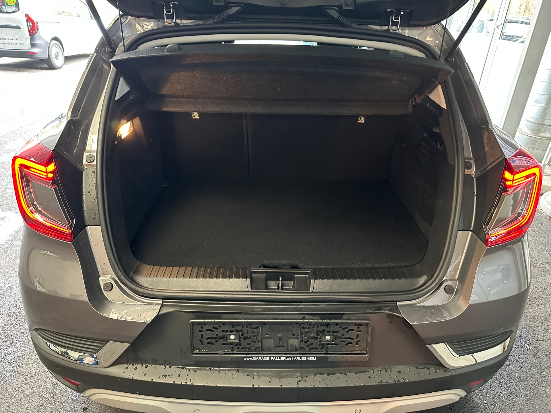 RENAULT Captur 1.6 E-Tech Plug-in Intens-image-11