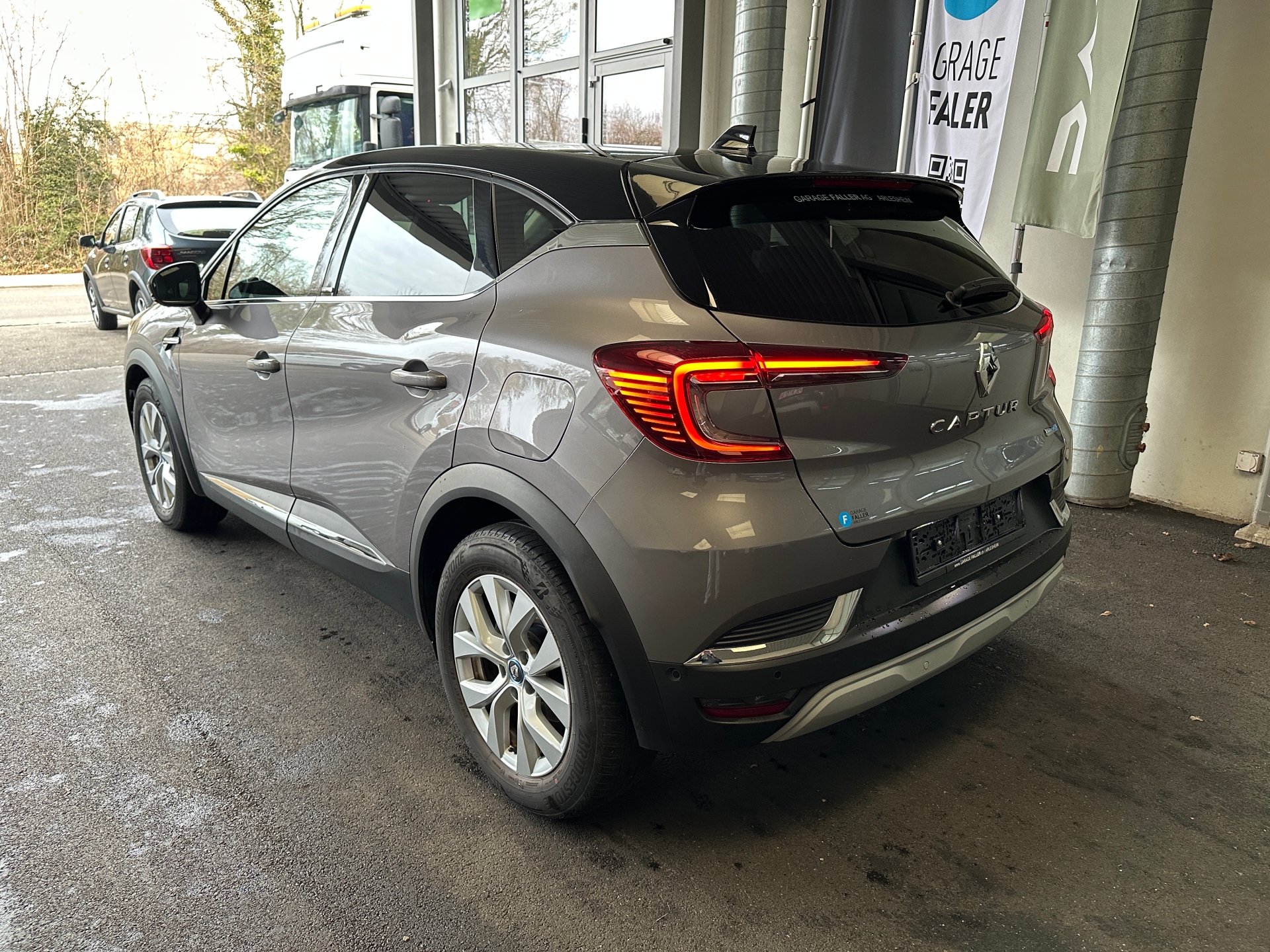RENAULT Captur 1.6 E-Tech Plug-in Intens-image-2