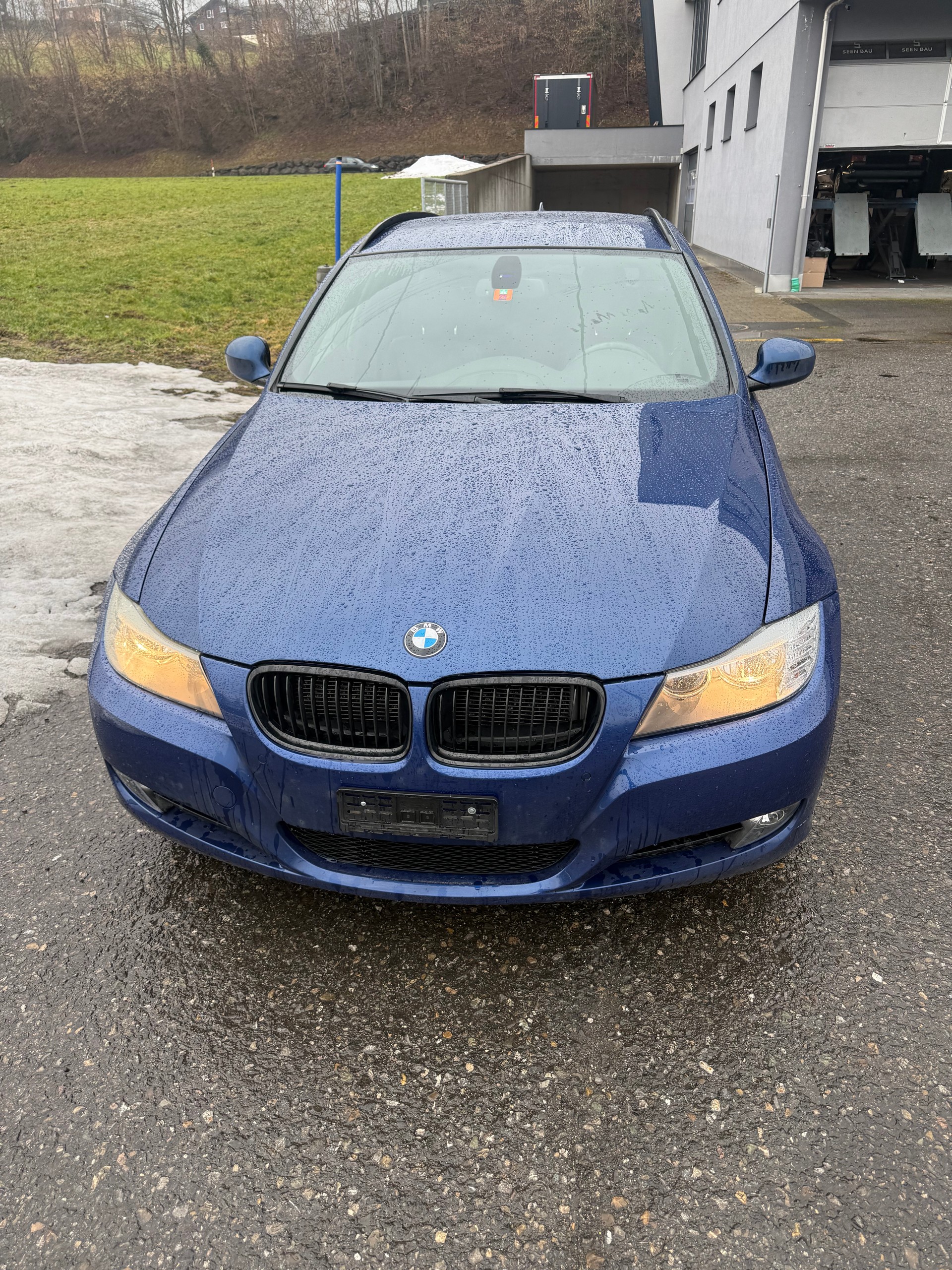 BMW 320d xDrive Touring-image-3