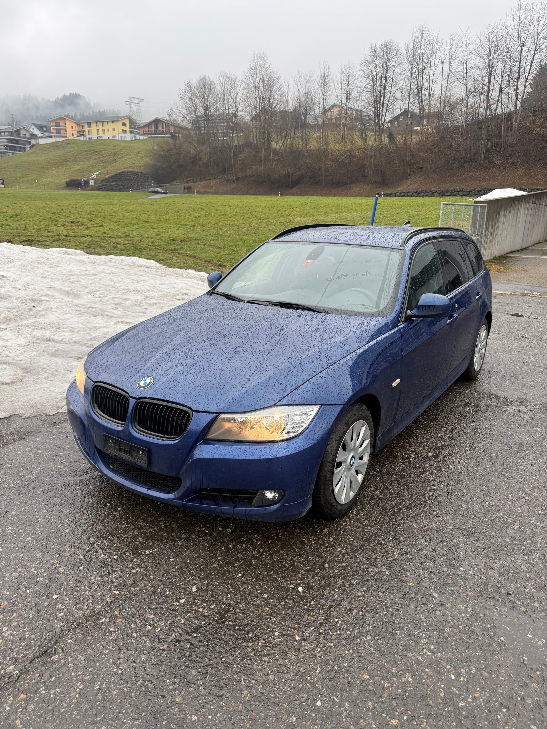 BMW 320d xDrive Touring-image-0