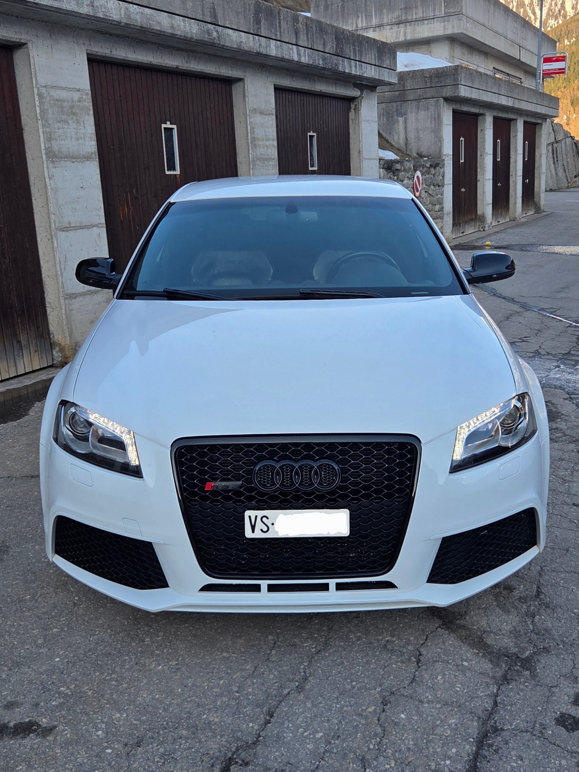 AUDI RS3 Sportback 2.5 TFSI quattro S-tronic-image-3