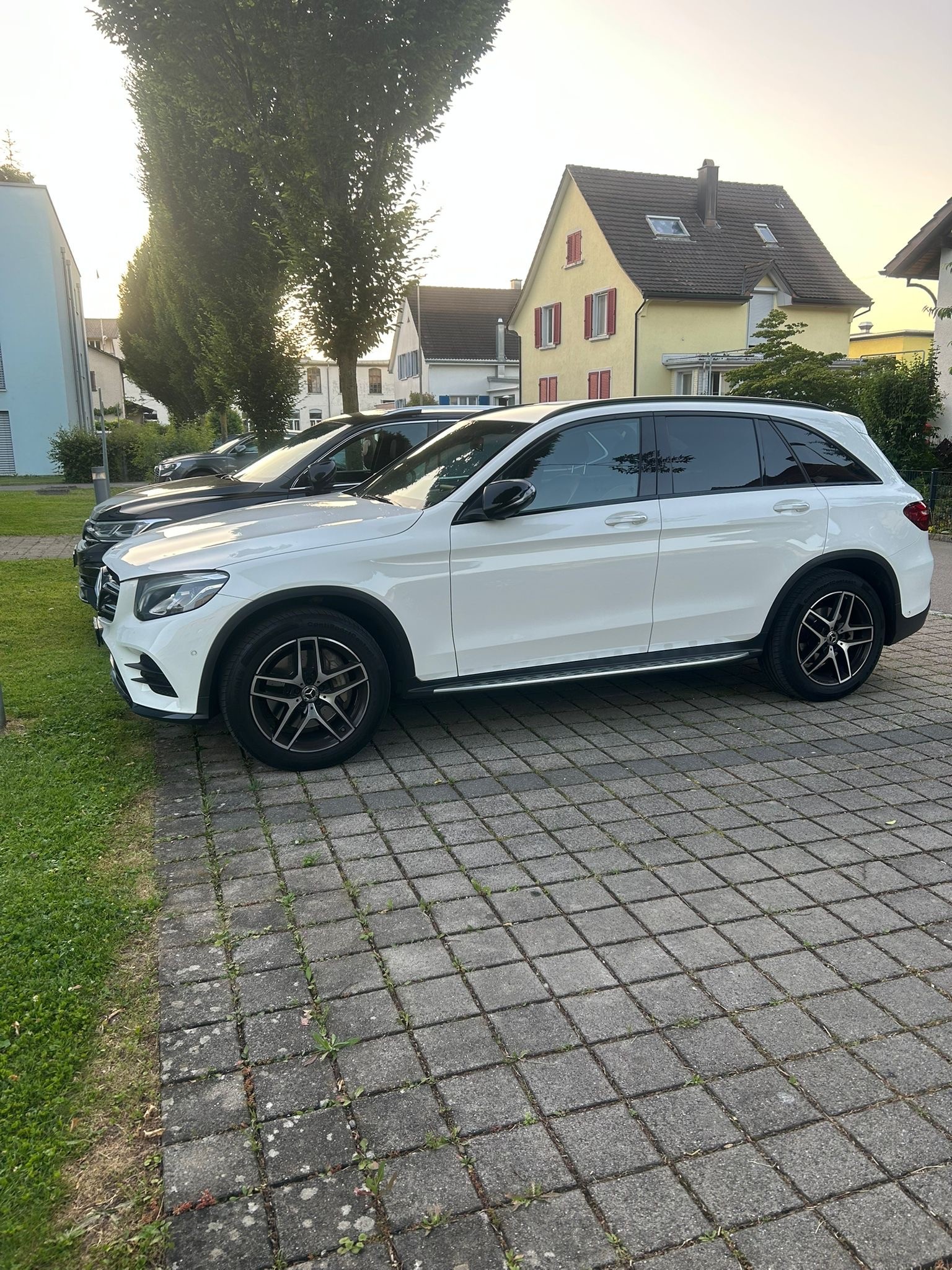 MERCEDES-BENZ GLC 250 d AMG Line 4Matic 9G-Tronic-image-2
