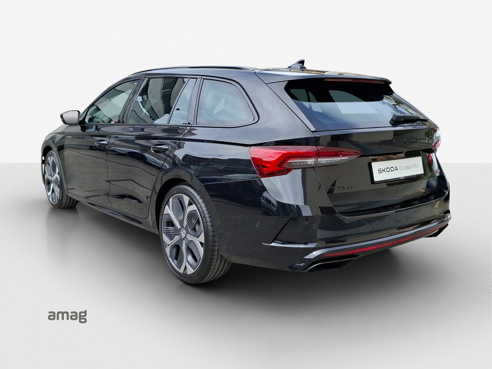 SKODA Octavia Combi 2.0 TSI DSG RS-image-2