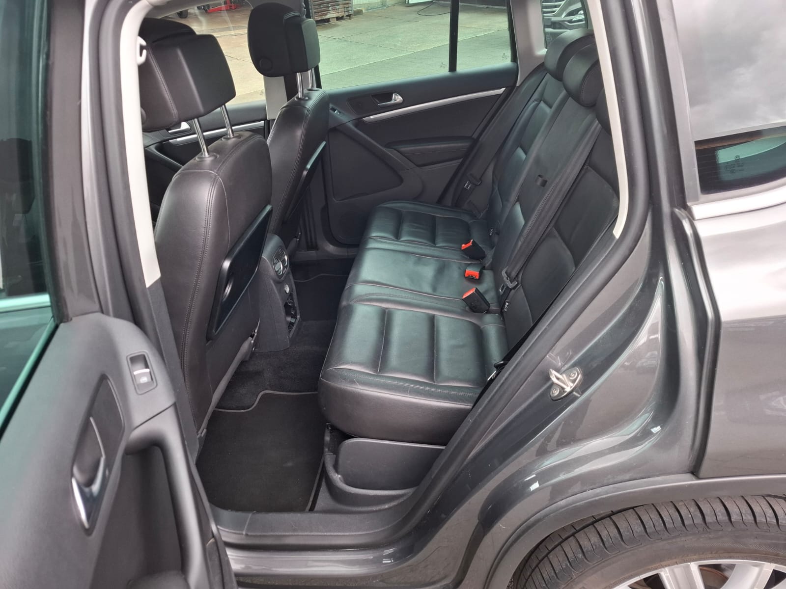 VW Tiguan 2.0 TSI Sport&Style 4Motion DSG-image-2