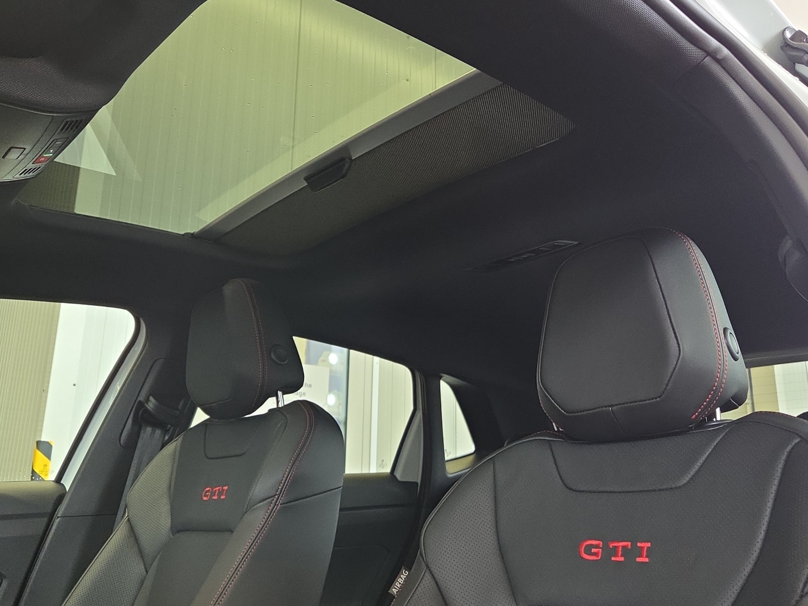 VW Polo 2.0 TSI GTI DSG-image-11