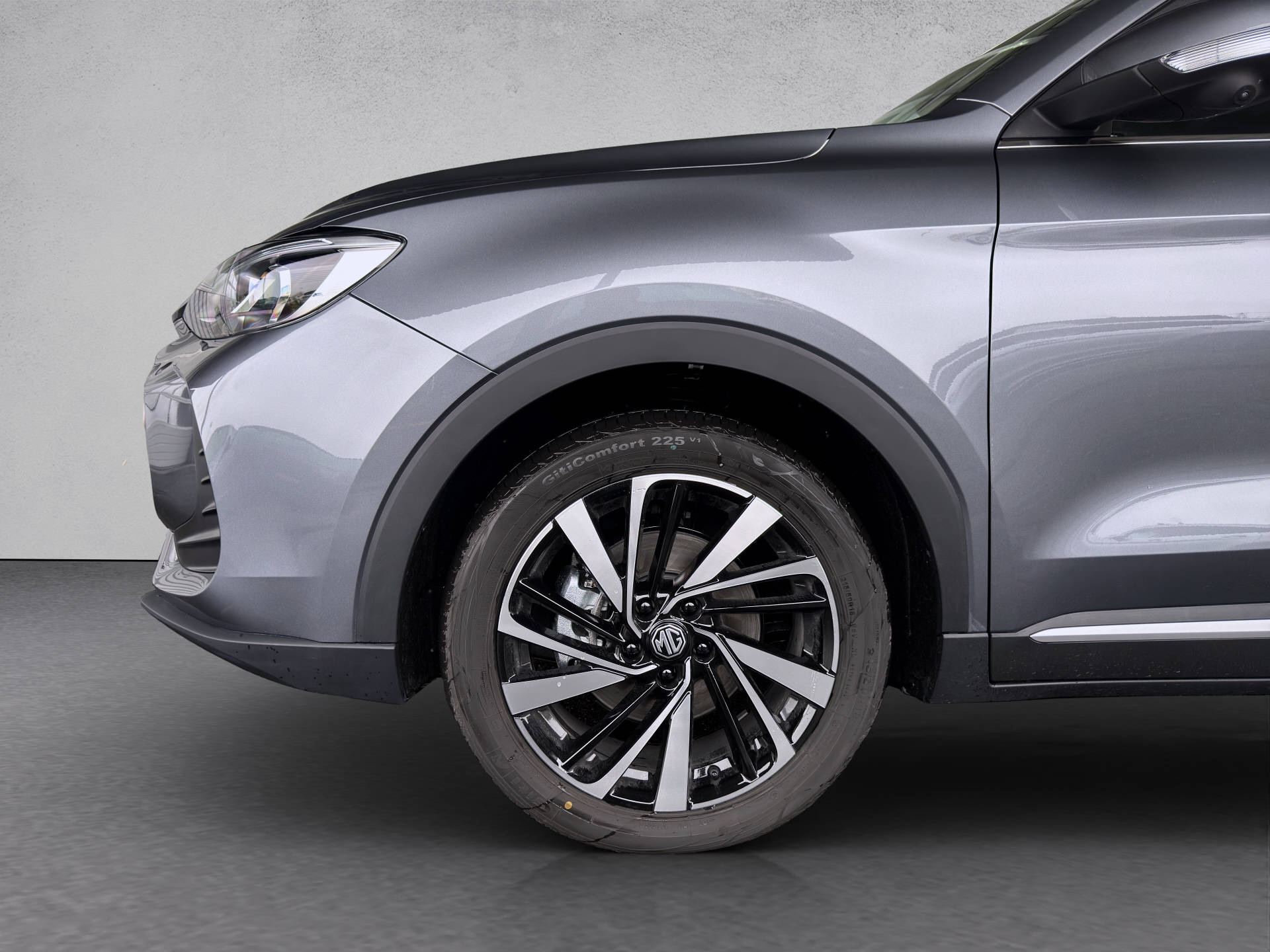 MG ZS 1.5 Hybrid+ Luxury-image-2