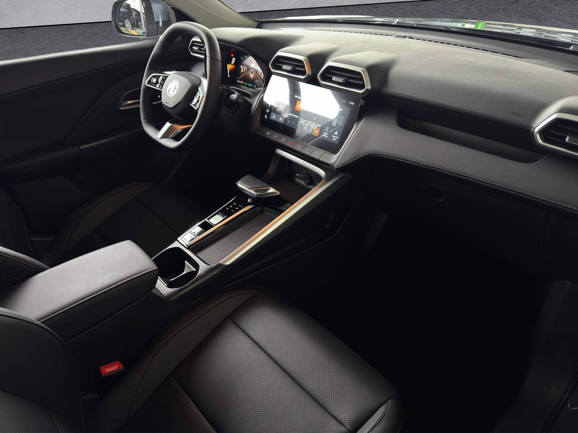 MG ZS 1.5 Hybrid+ Luxury-image-13