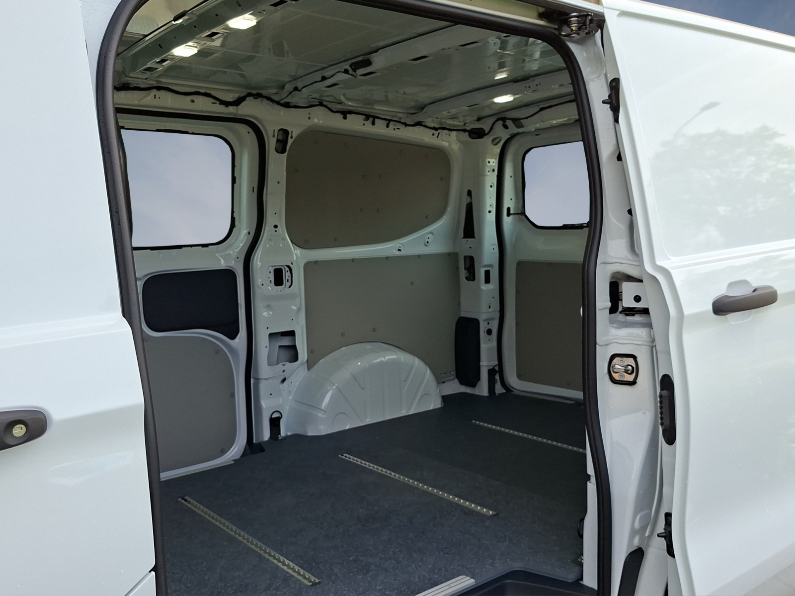 VW Transporter 2.0 TDI Automat-image-19