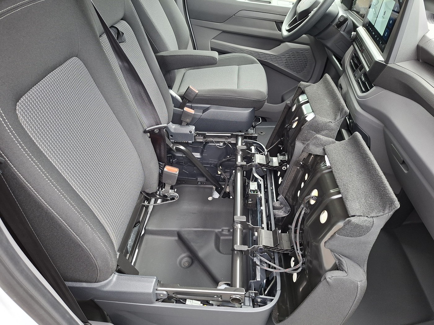 VW Transporter 2.0 TDI Automat-image-15