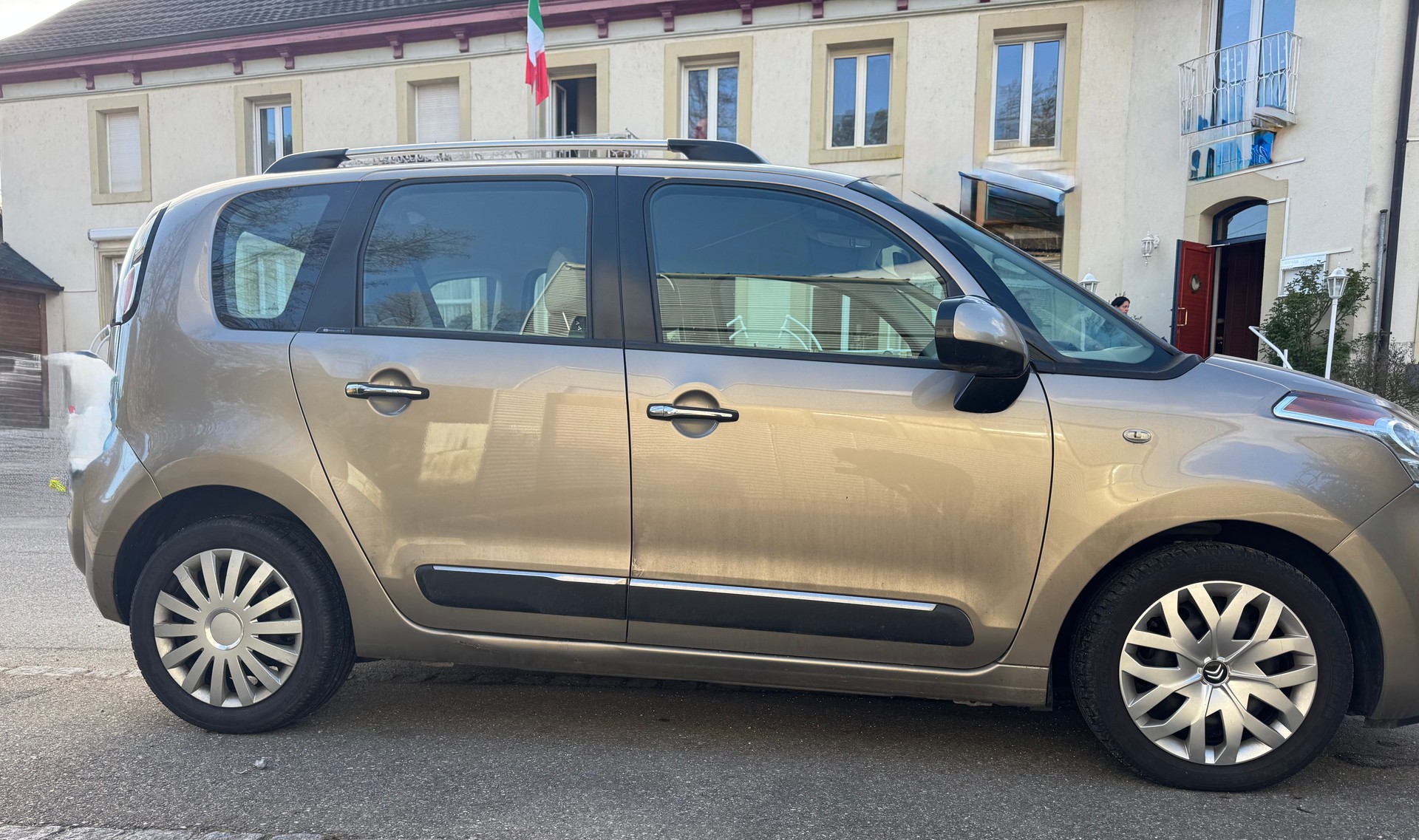 CITROEN C3 Picasso 1.6 HDi Swiss Style-image-5