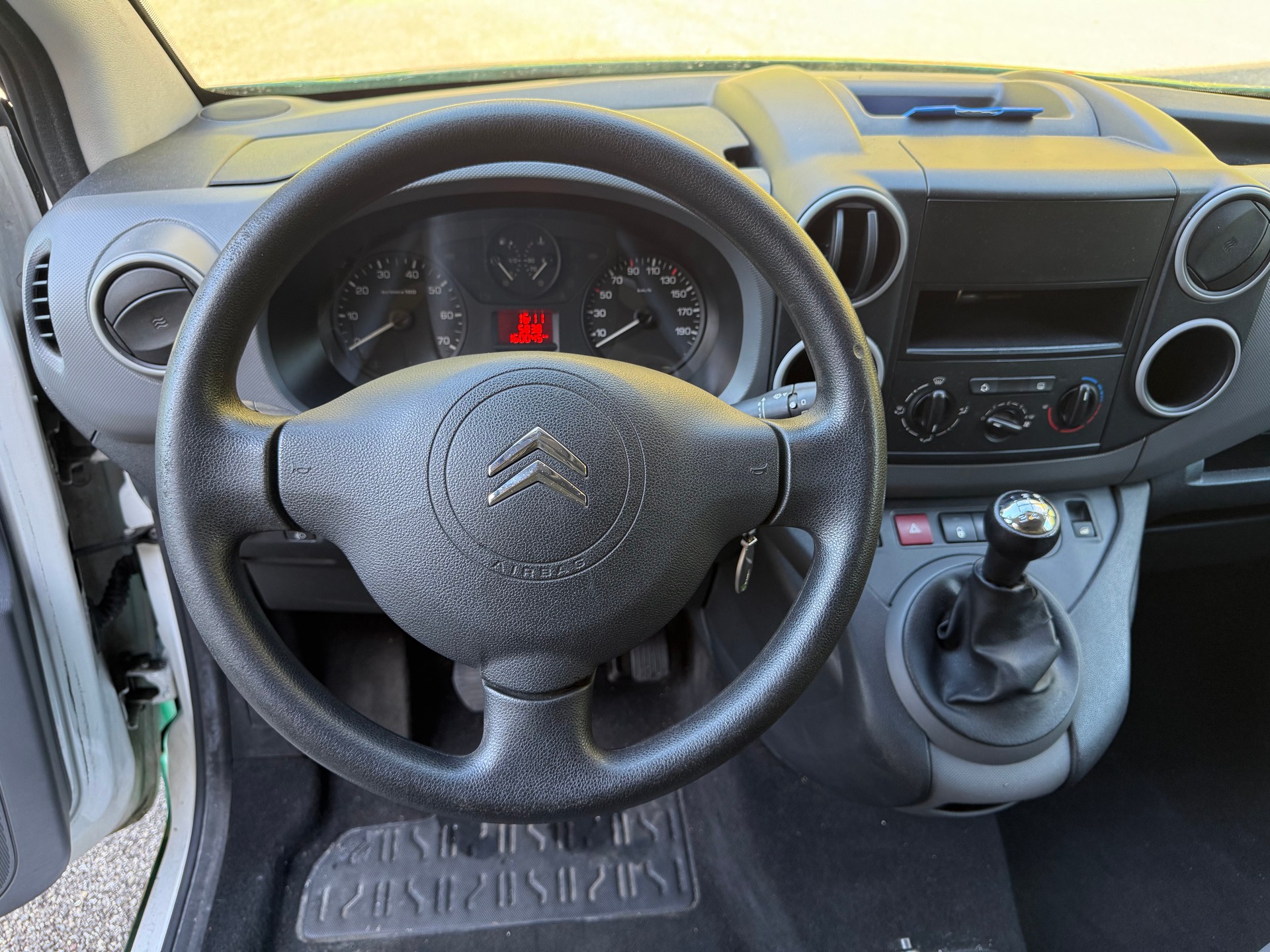 CITROEN Berlingo 1.6i 600-image-9