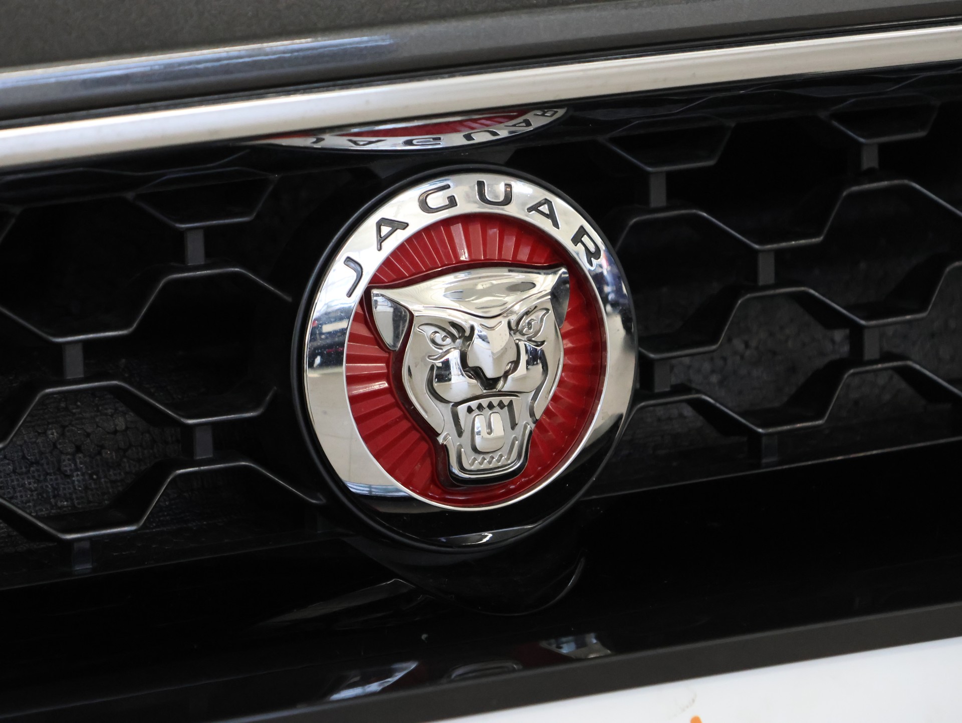 JAGUAR F-Type Convertible 3.0 V6 S/C Automatik *Meridian Soundsystem* *Gepäckträger* *Rückfahrkamera*-image-19