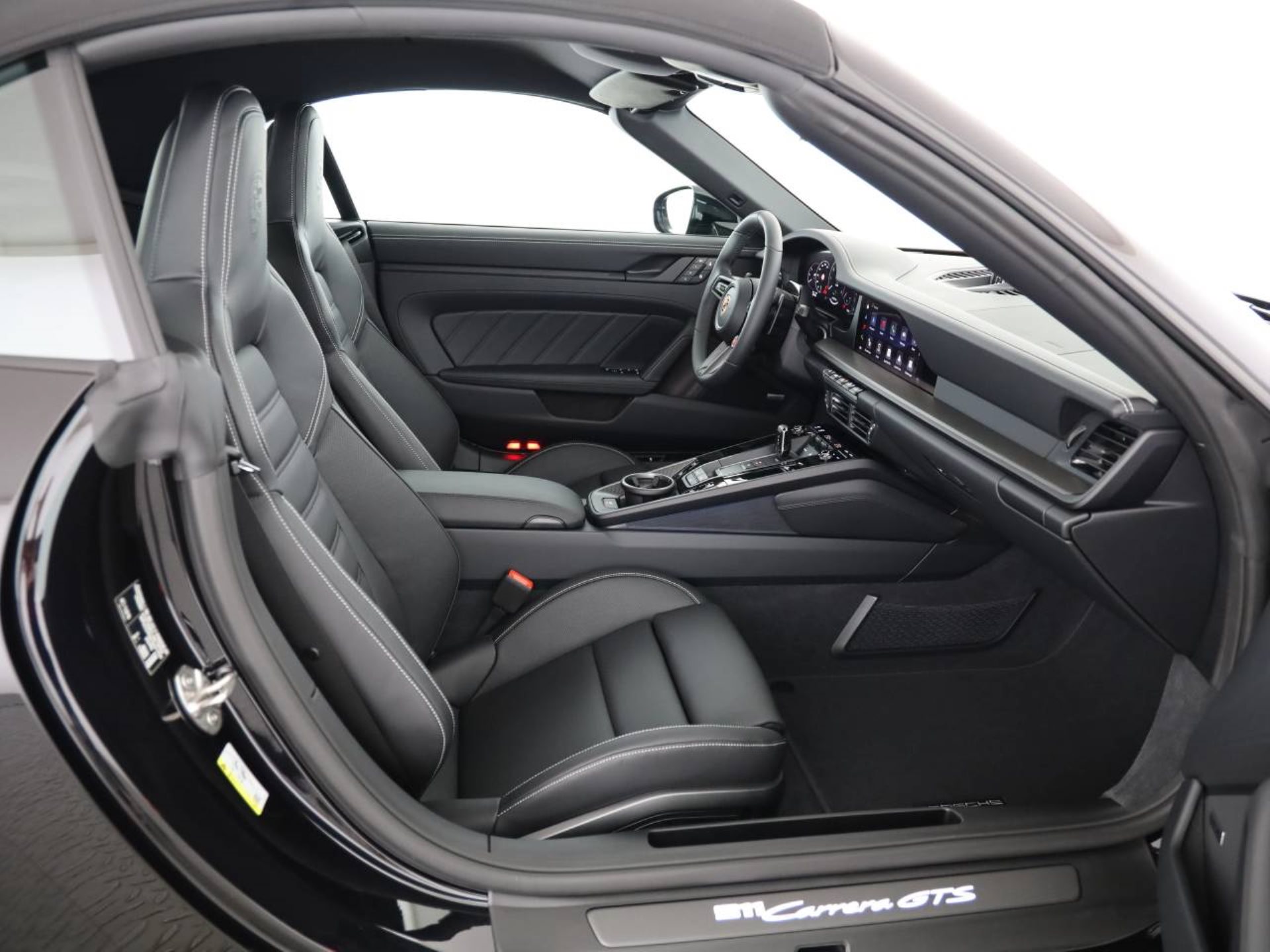 PORSCHE 911 Carrera GTS Cabriolet-image-16