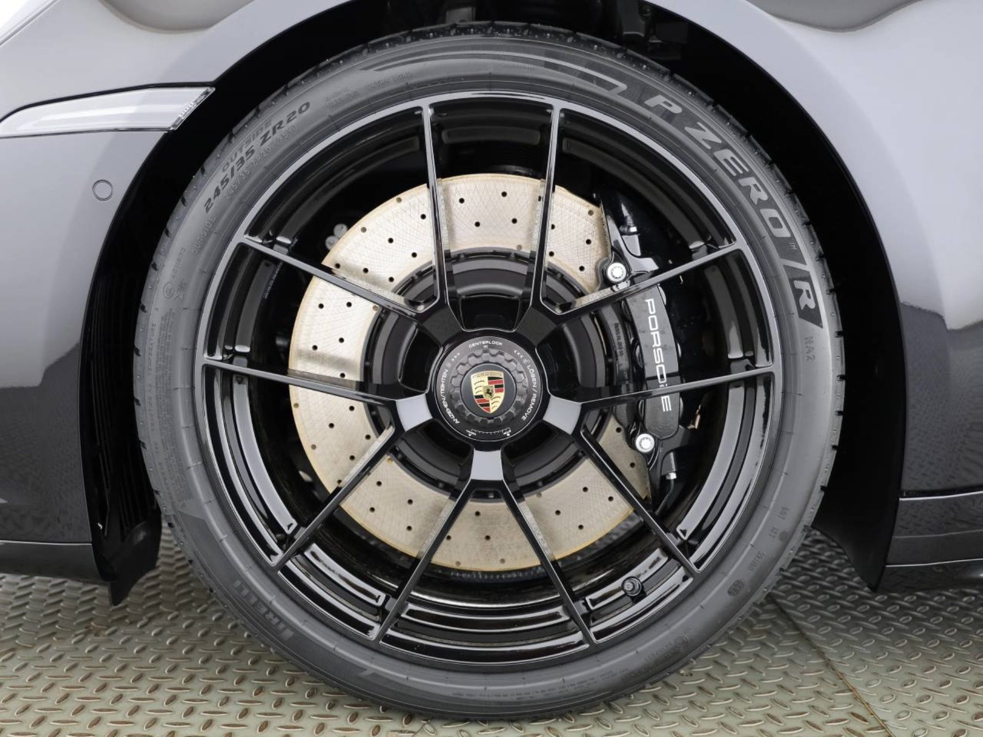 PORSCHE 911 Carrera GTS Cabriolet-image-9