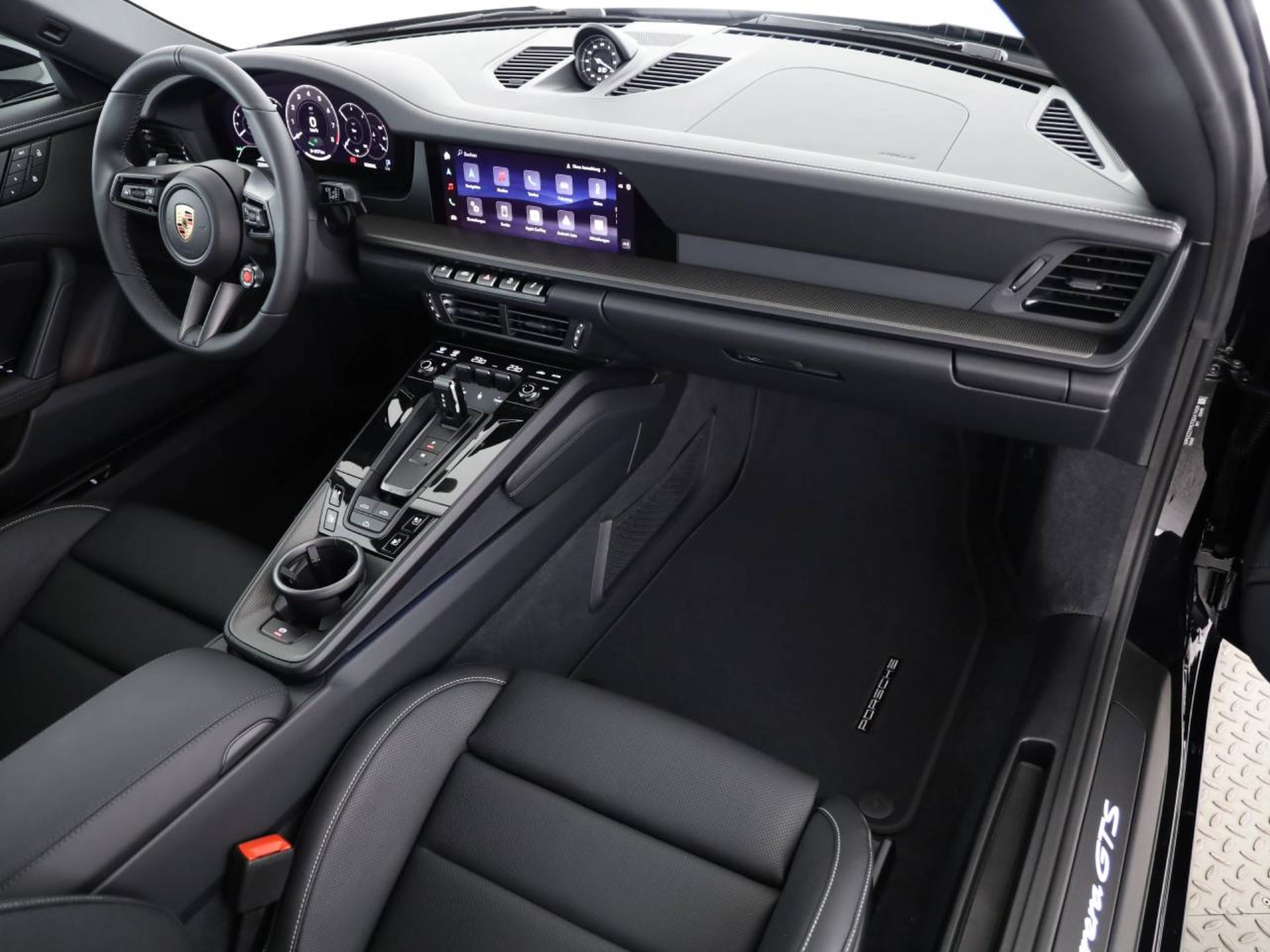 PORSCHE 911 Carrera GTS Cabriolet-image-15