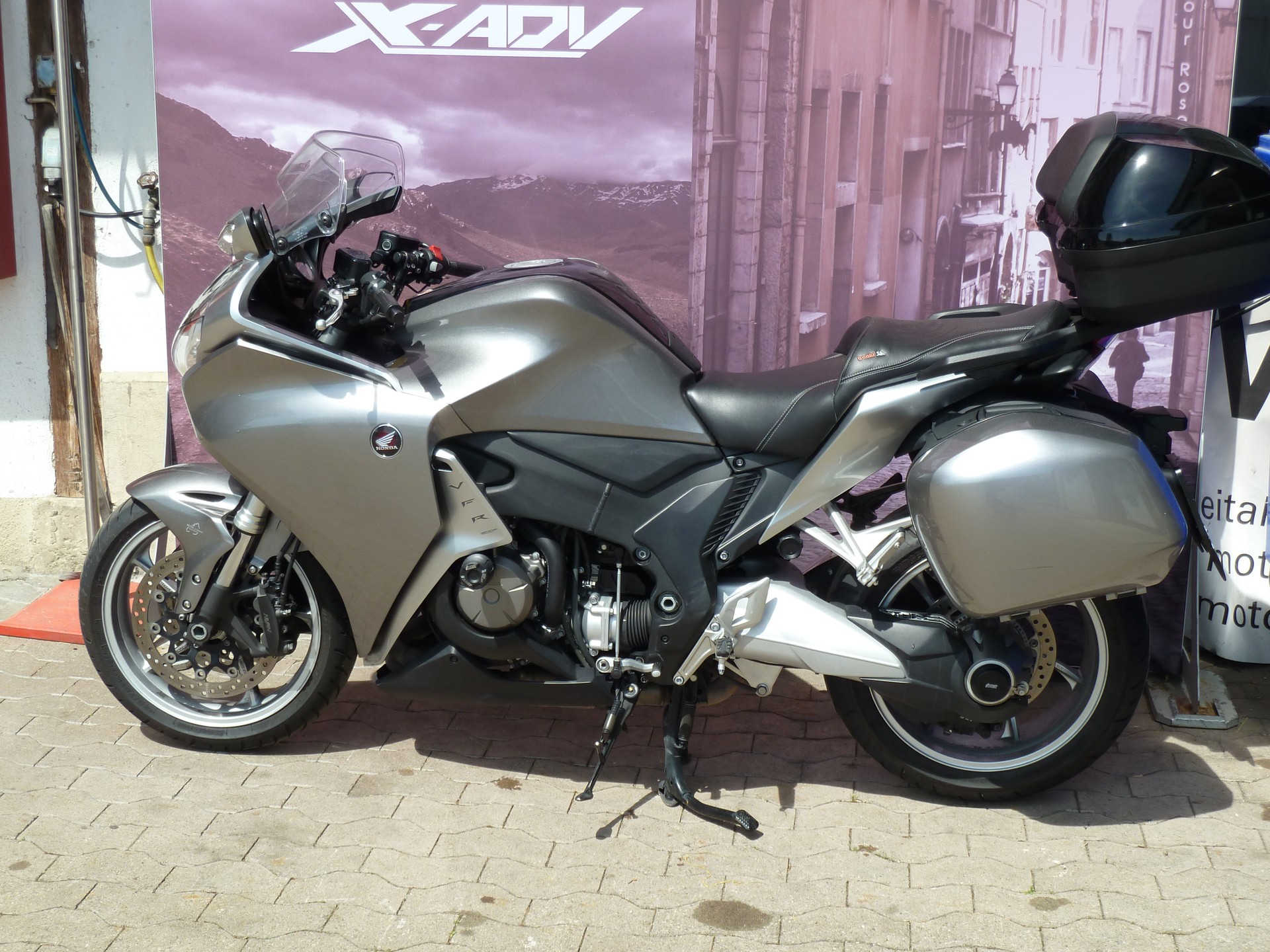 HONDA VFR 1200 FA-showroom-element-2