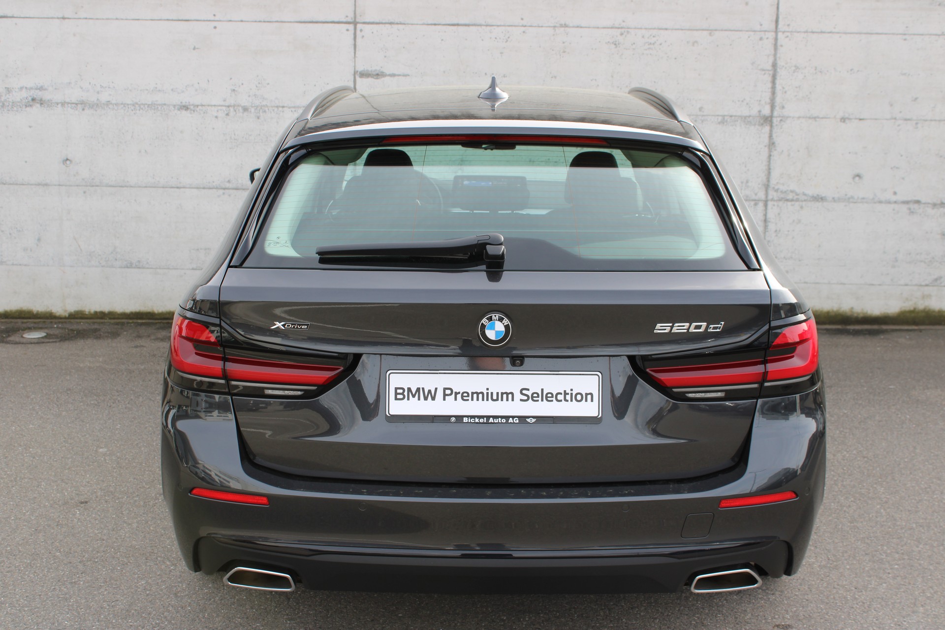 BMW 520d xDrive 48V Touring-image-5