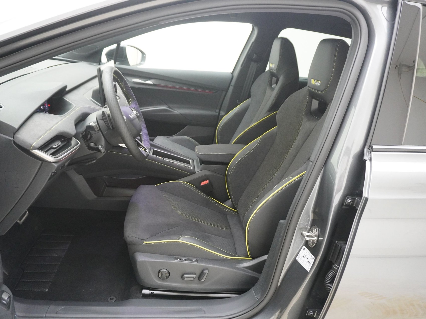 SKODA Enyaq iV RS-Lounge-image-12