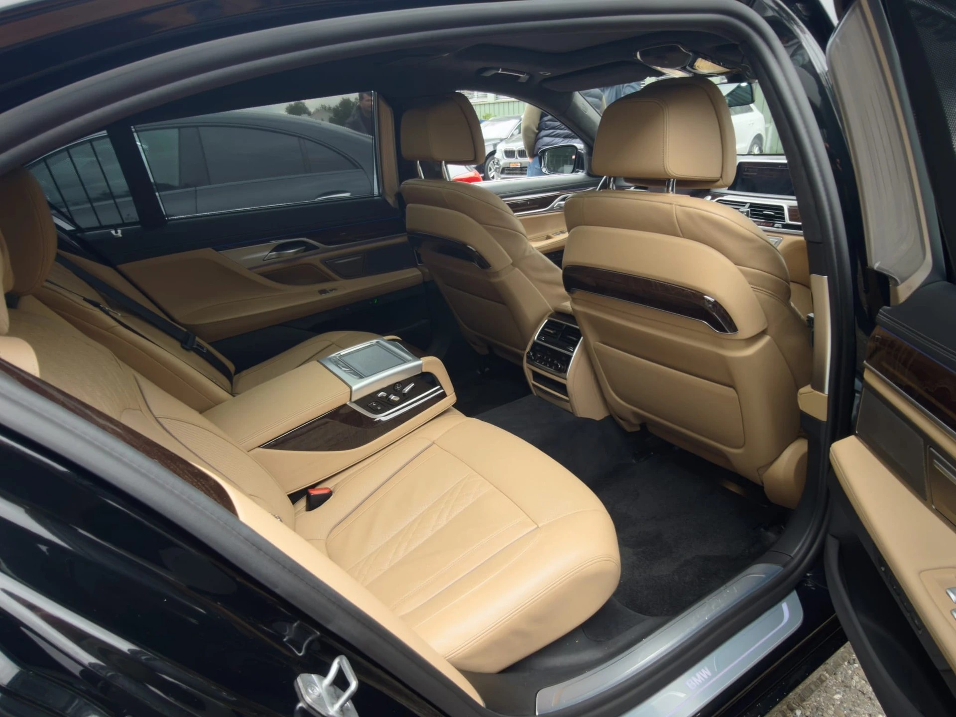 BMW 740Ld xDrive SAG CH FAHRZEUG AUS 1. HAND-image-11