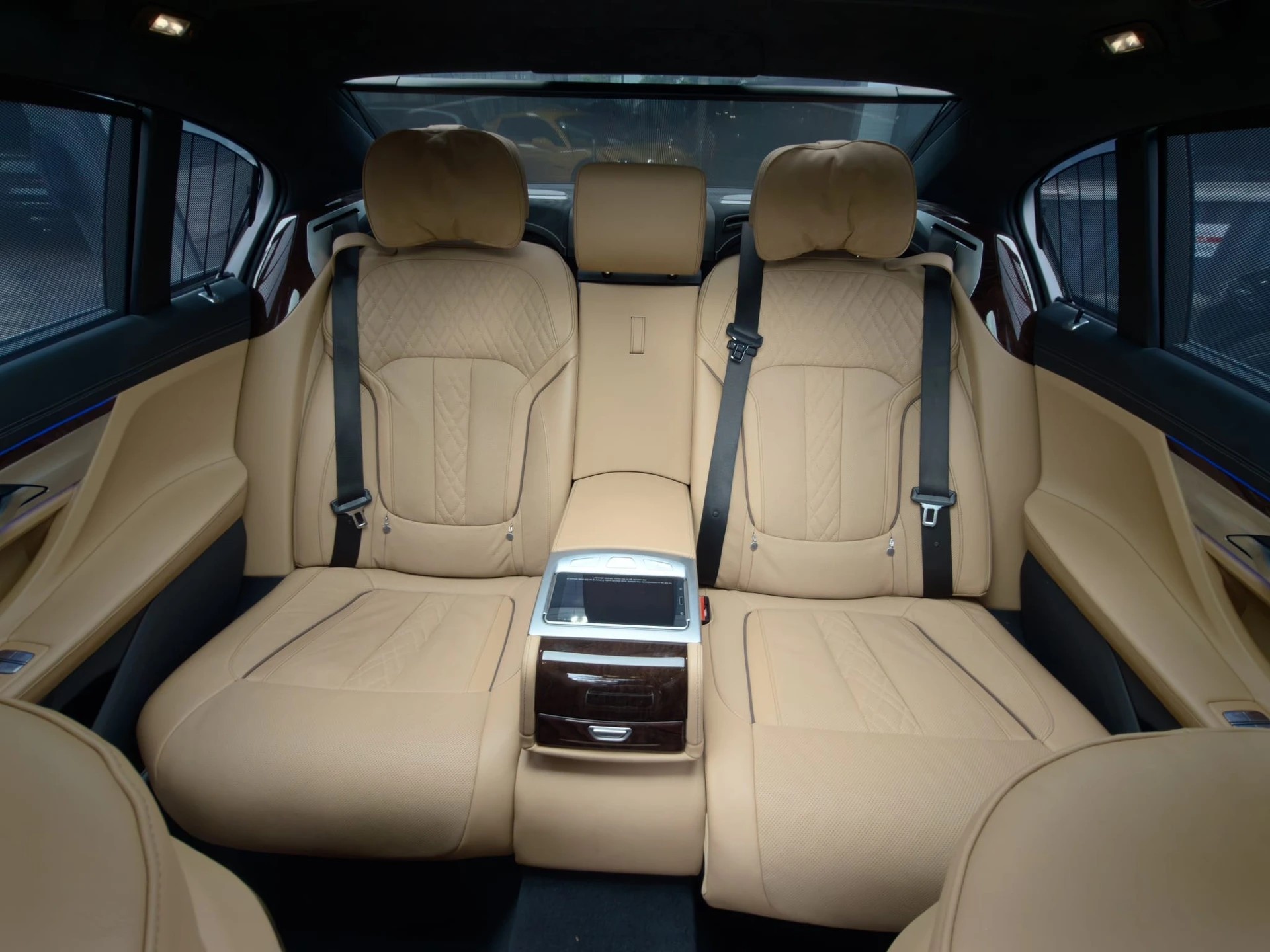 BMW 740Ld xDrive SAG CH FAHRZEUG AUS 1. HAND-image-14