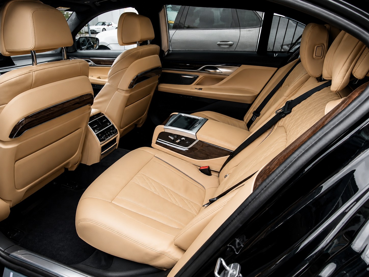 BMW 740Ld xDrive SAG CH FAHRZEUG AUS 1. HAND-image-8