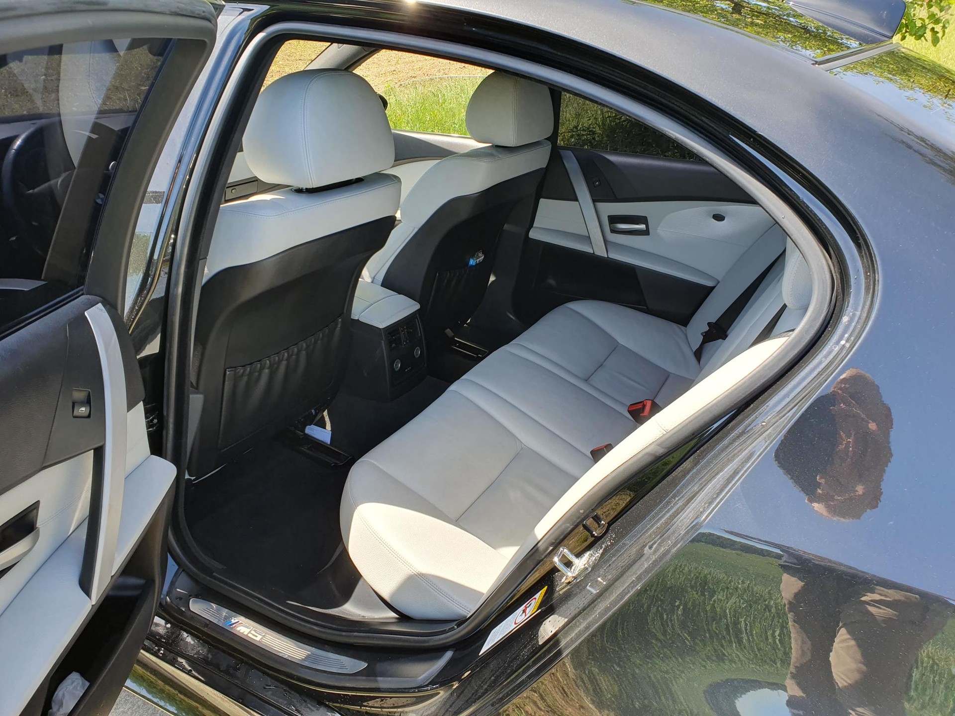 BMW M5-image-4